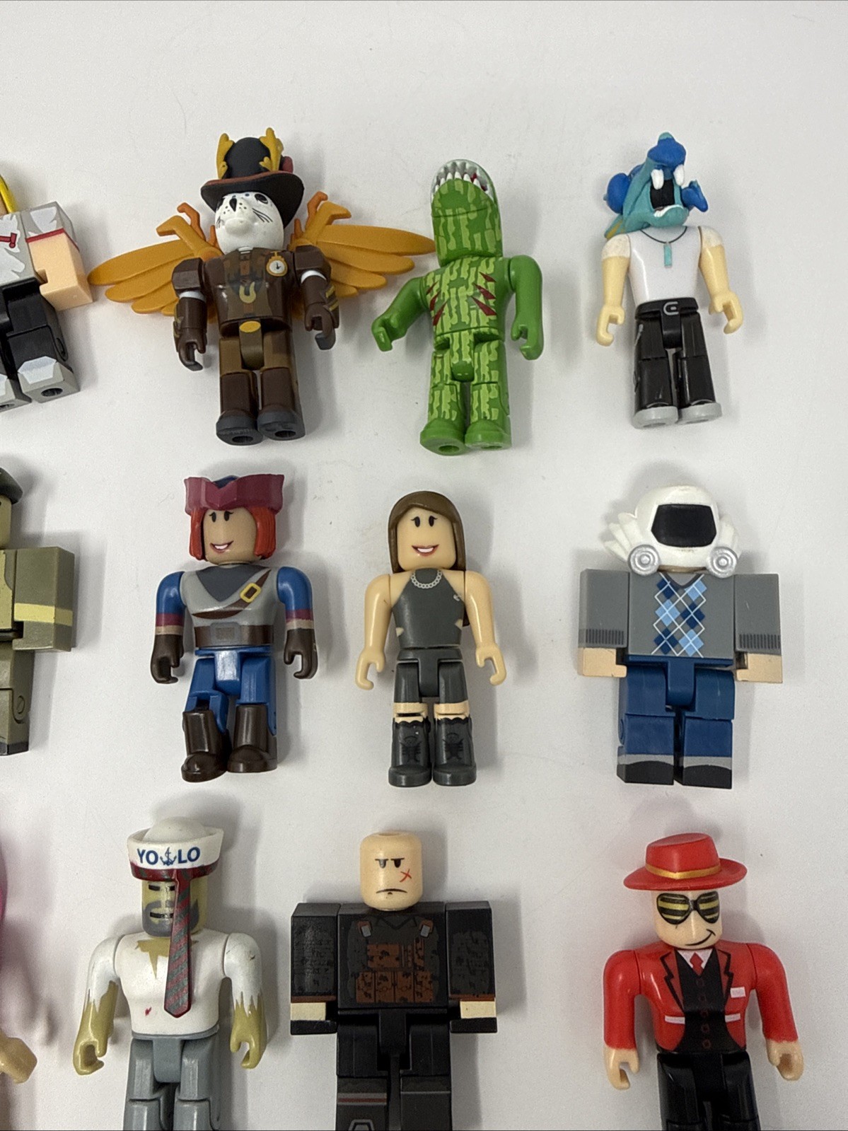 Roblox Mixed Lot of 15 Loose Figures Plus Some Accessories