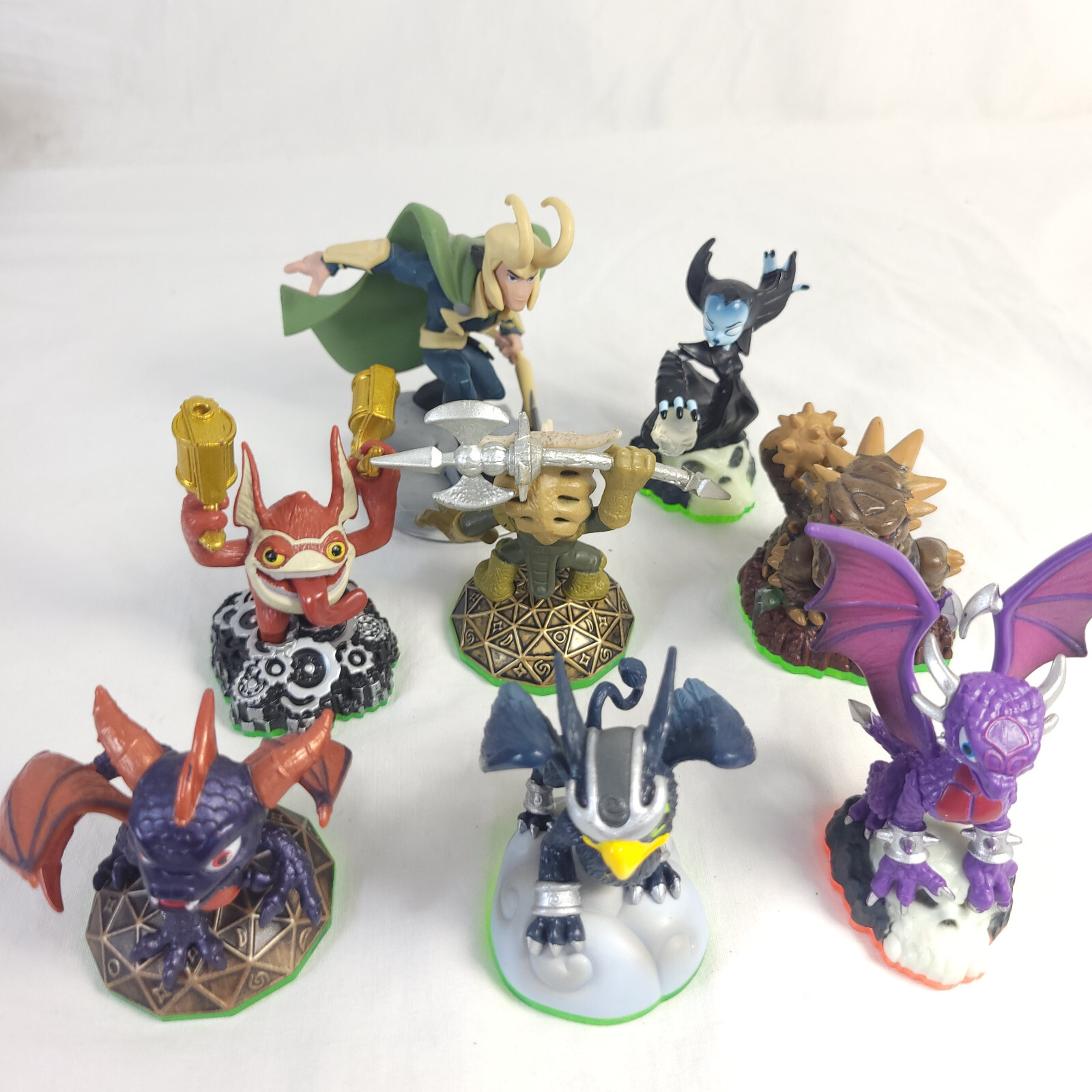 Skylanders Lot of 8 Figures And Xbox 360 Portal Of Power