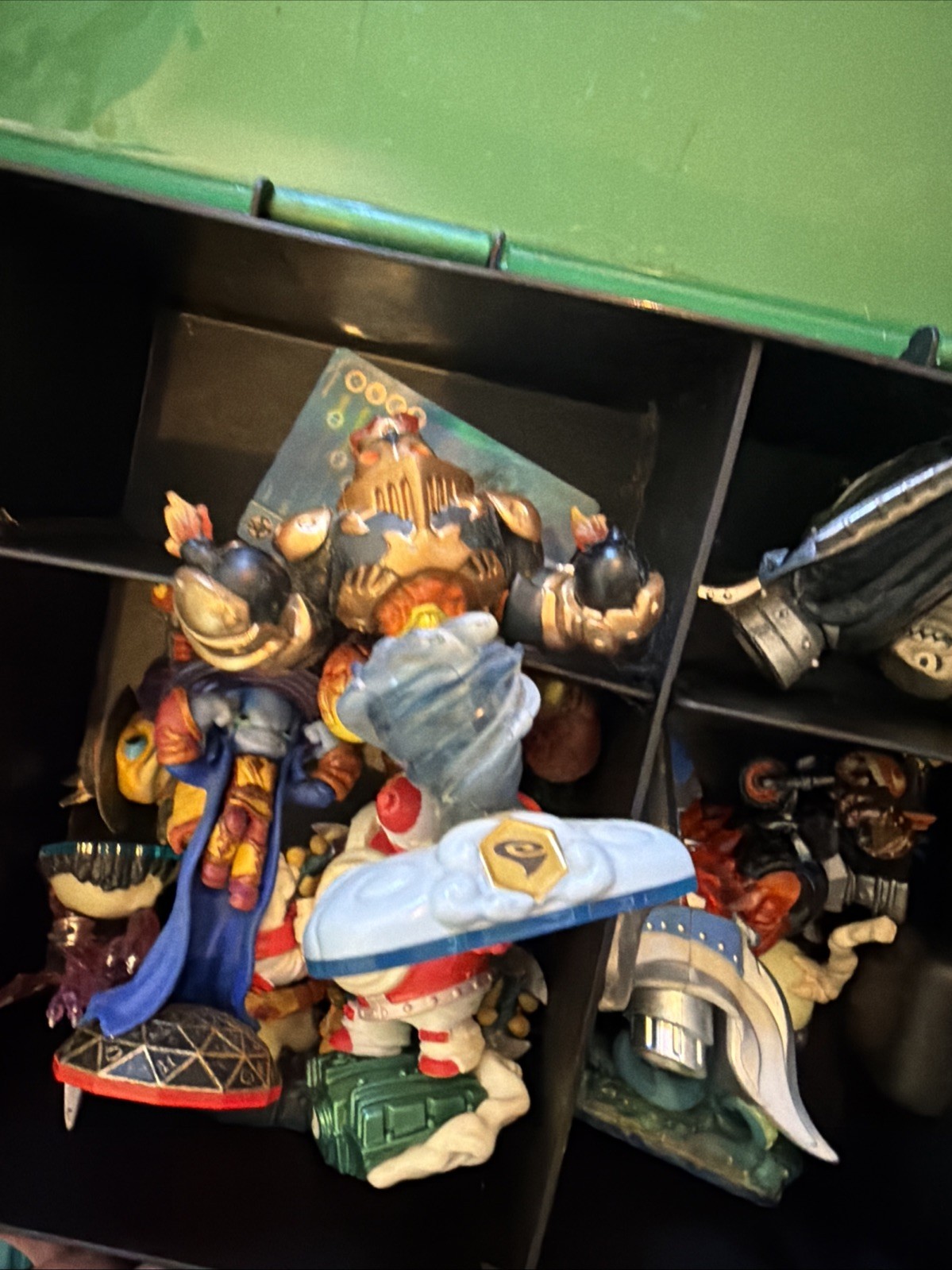 Skylander Lot 75+ Pieces – 3 Carrying Cases.