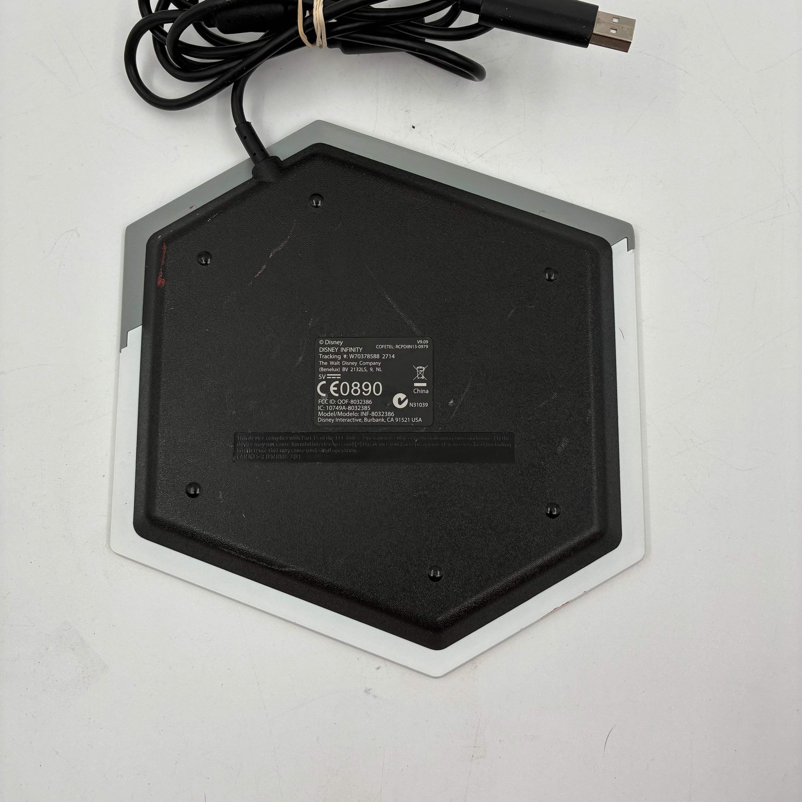 Disney Infinity INF-8032385 Xbox 360 Wired NFC Reader Portal W/ Characters – Use