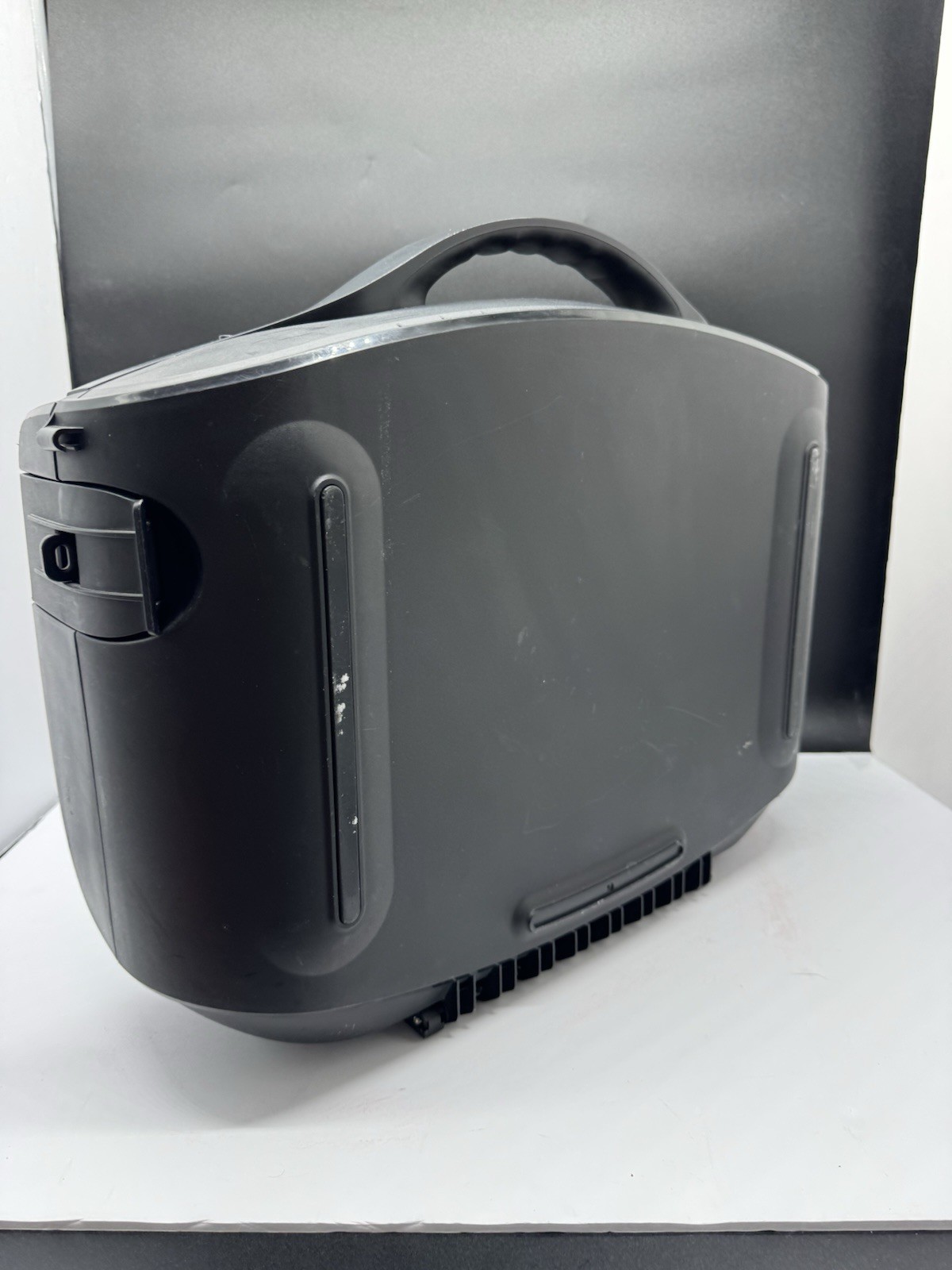 GAEMS G190 Vanguard Portable Gaming Case 19″ Monitor with Power and HDMI Cables