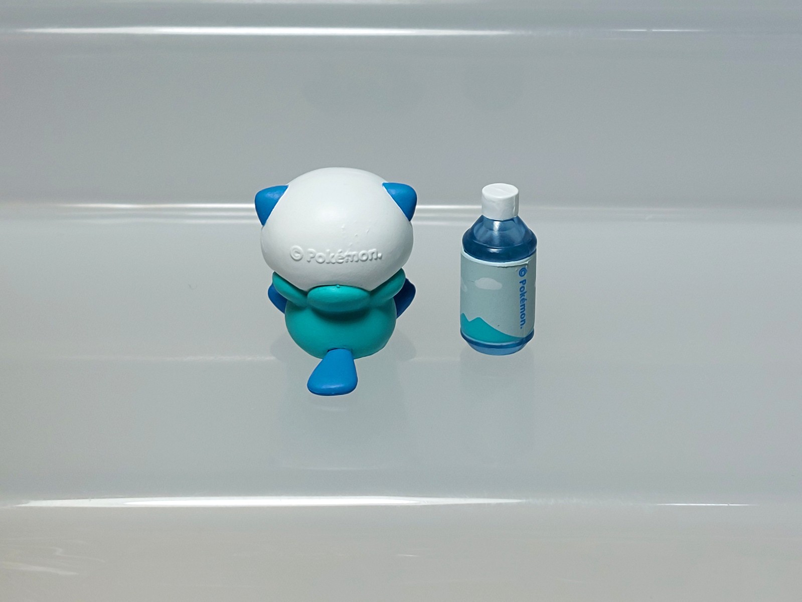 Pokemon Center Japan 2019 Figure Collection Oishii Mizu Oshawott F01 0.8in