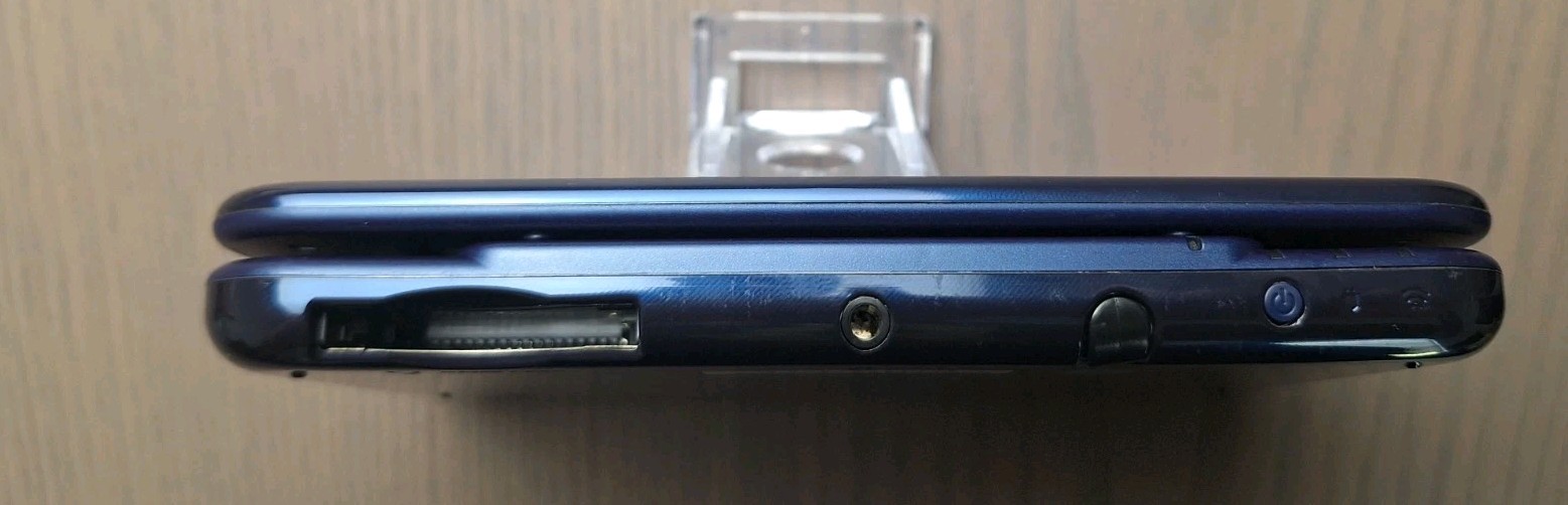New Nintendo 3DS XL Metallic Blue Charger + 32GB SD Card | Region Free