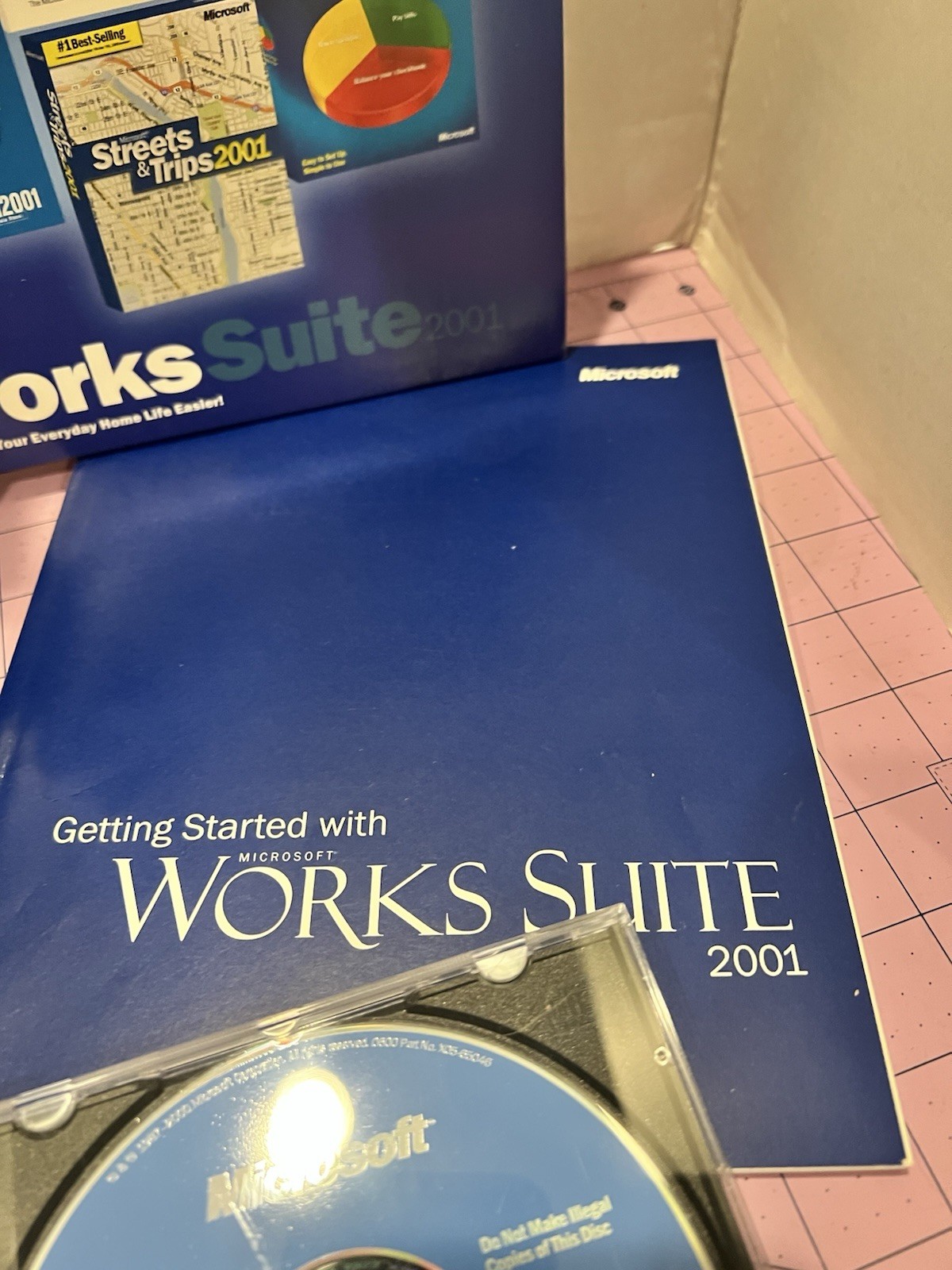 Microsoft Works Suite 2001 Word 2000, Picture It, Encarta, Money BIG BOX CIB KEY