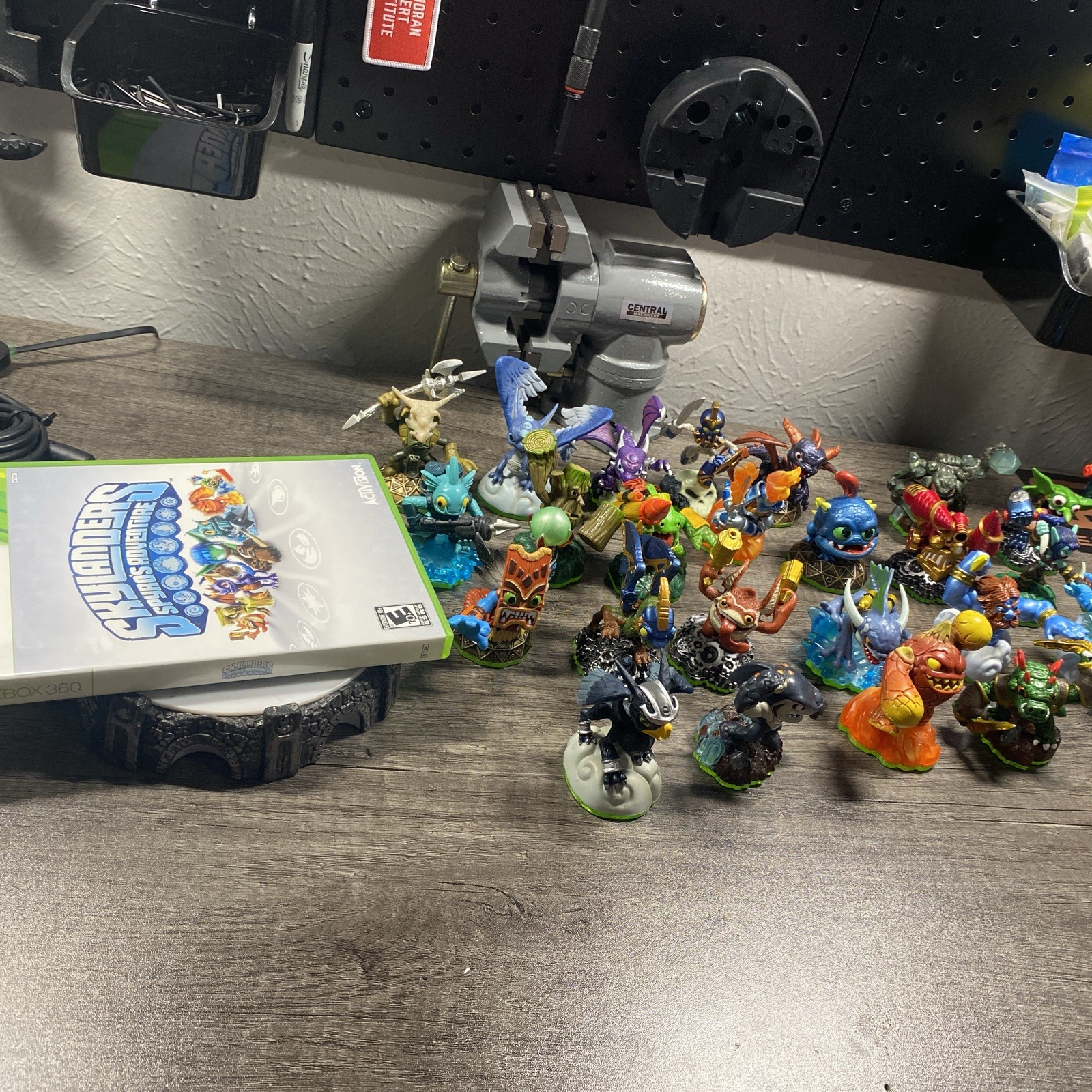 Skylanders Spyros Adventure Lot Of 27 Figures & Portal & Game Xbox 360 Tested
