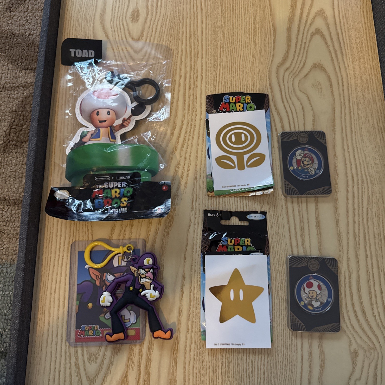 Super Mario Keychains and Challenge Coins – Mario, Toad, Waluigi – Enterplay