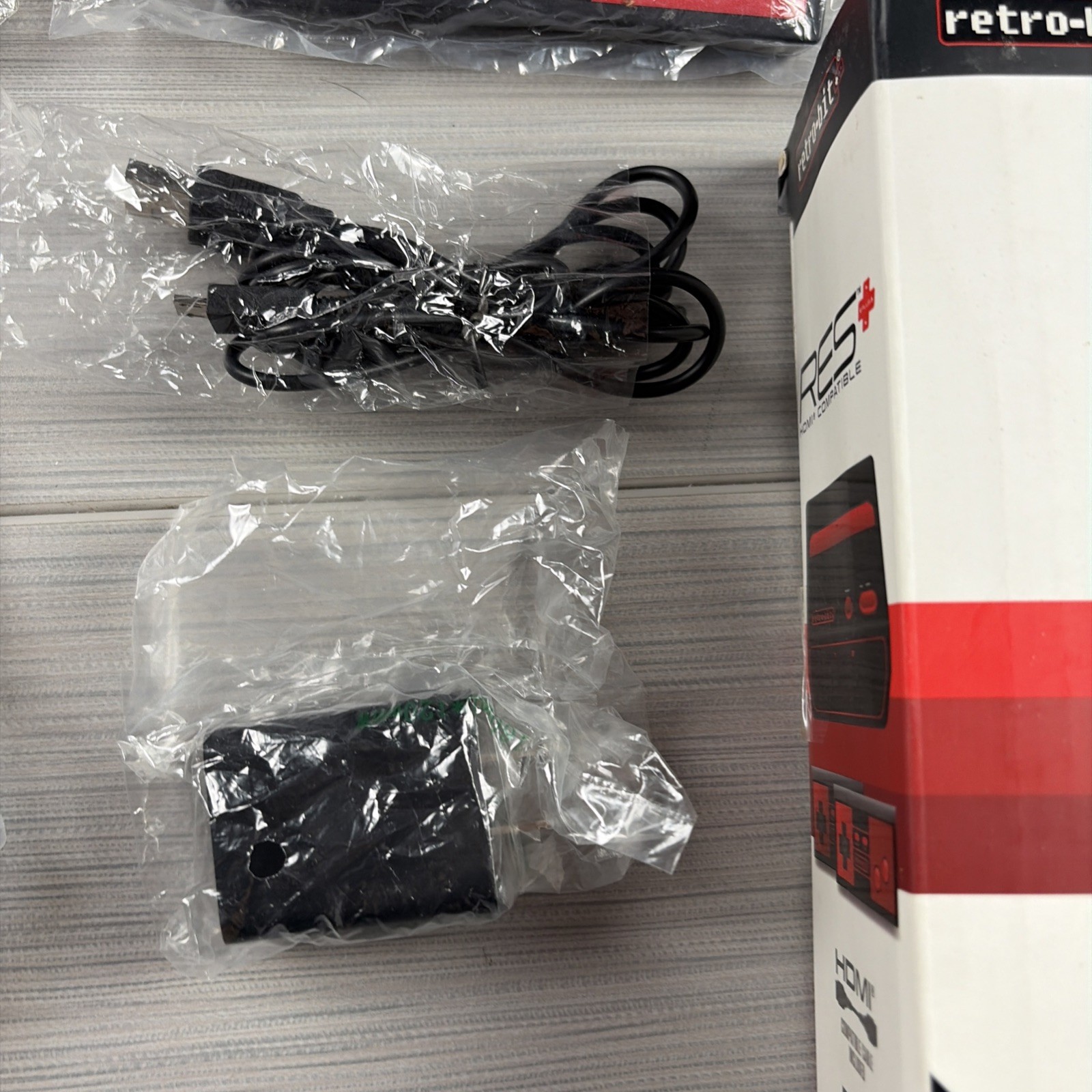 Retro-Bit Duo 2-in-1 Console System for NES/SNES PRE OWNED, 2 CONTROLLERS