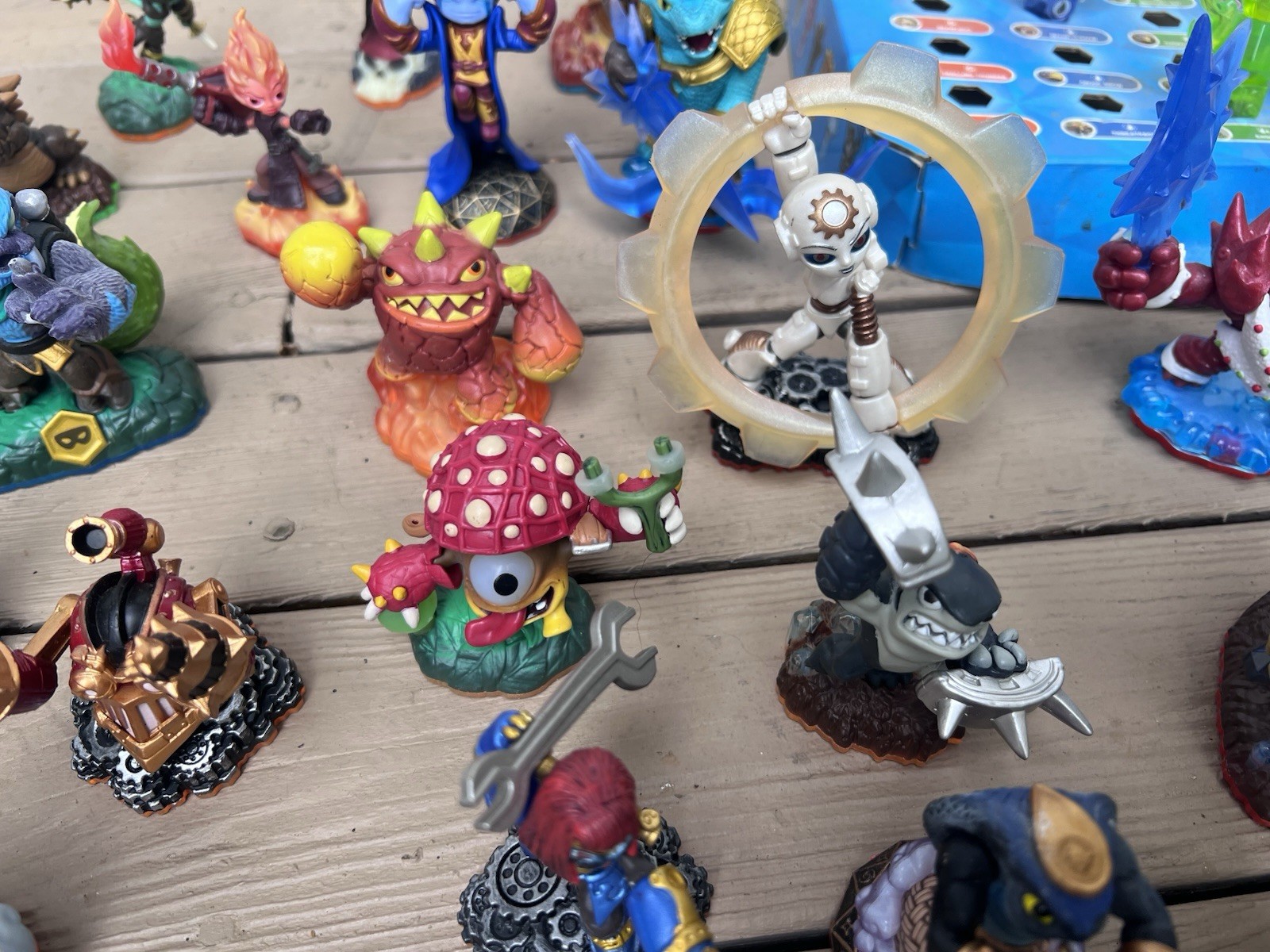 SKYLANDERS Figures Huge Lot Swap force Trap Team Chest Crystal Traps Crate