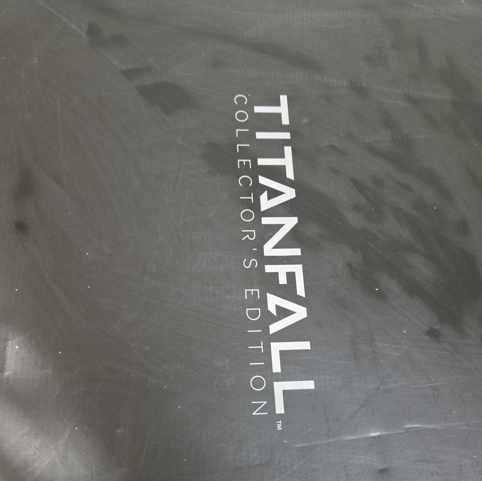 Titanfall Collector’s Edition Statue – Game and Poster not included – X box