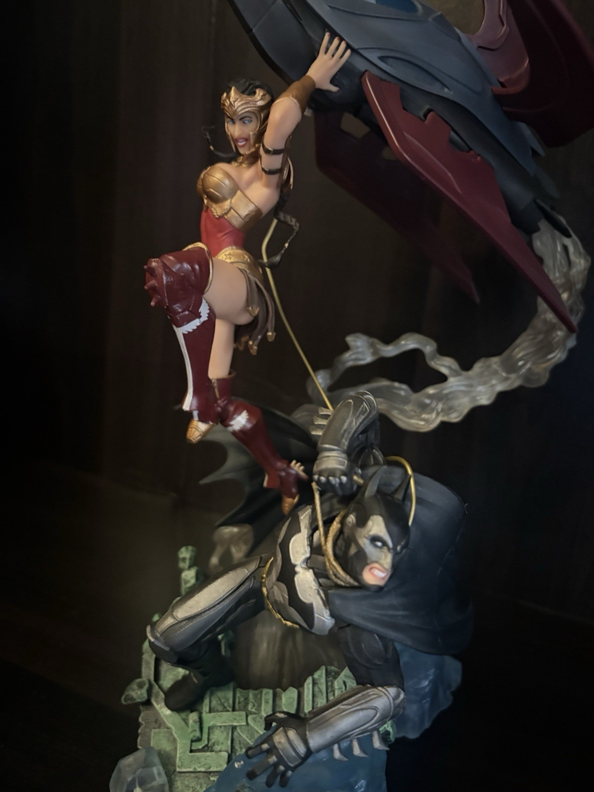 Injustice: Gods Among Us Collector’s Edition PS3 2013 Batman Wonder Woman Statue