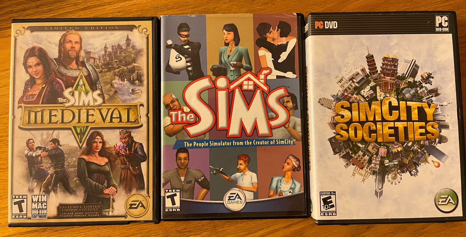 Lot 3 The Sims & Sims Medieval Simcity Societies- PC/Mac Windows Video Games