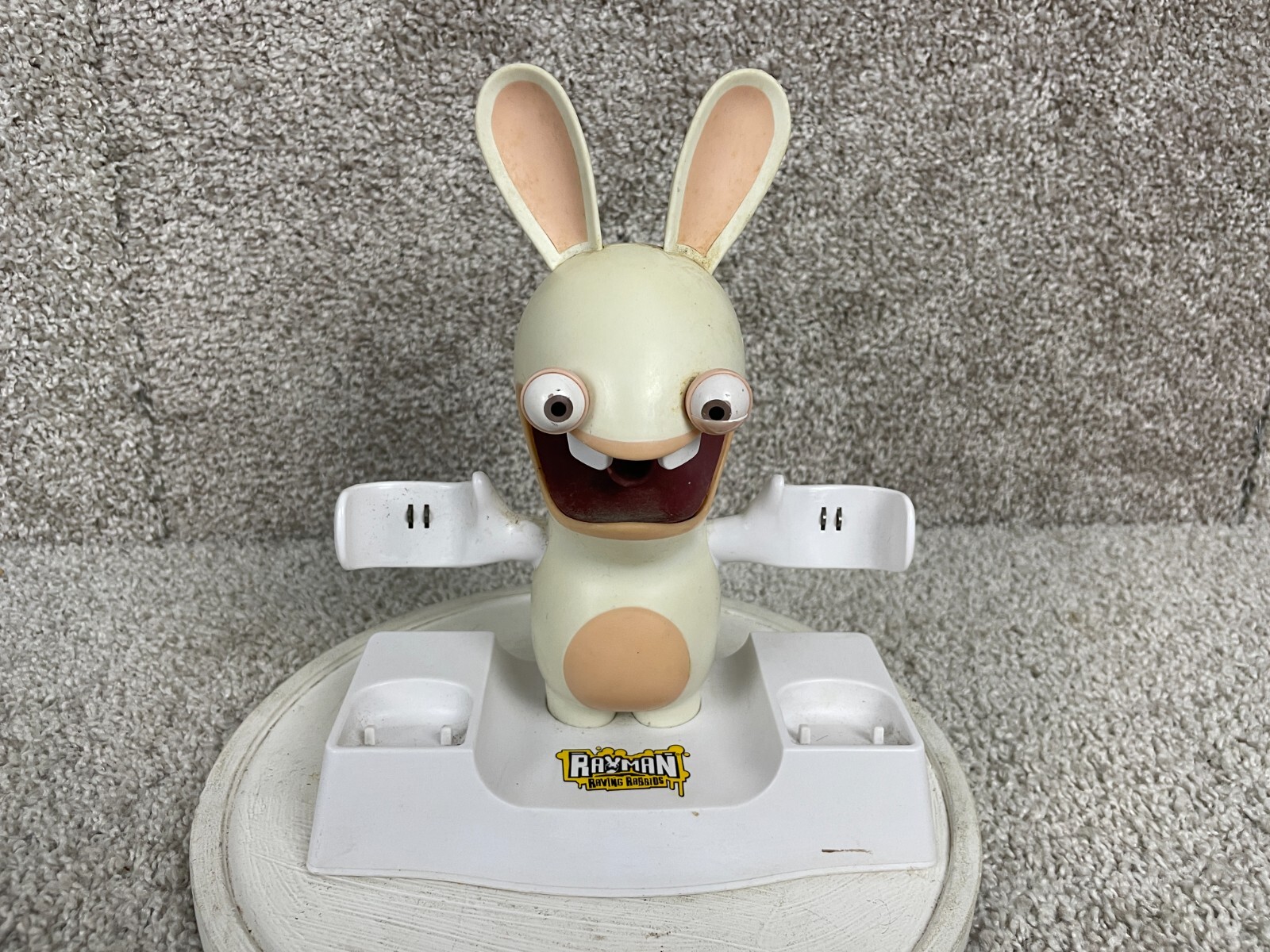 Mad Catz Rayman Raving Rabbids Wii Dual Charger RRR5762 White Untested
