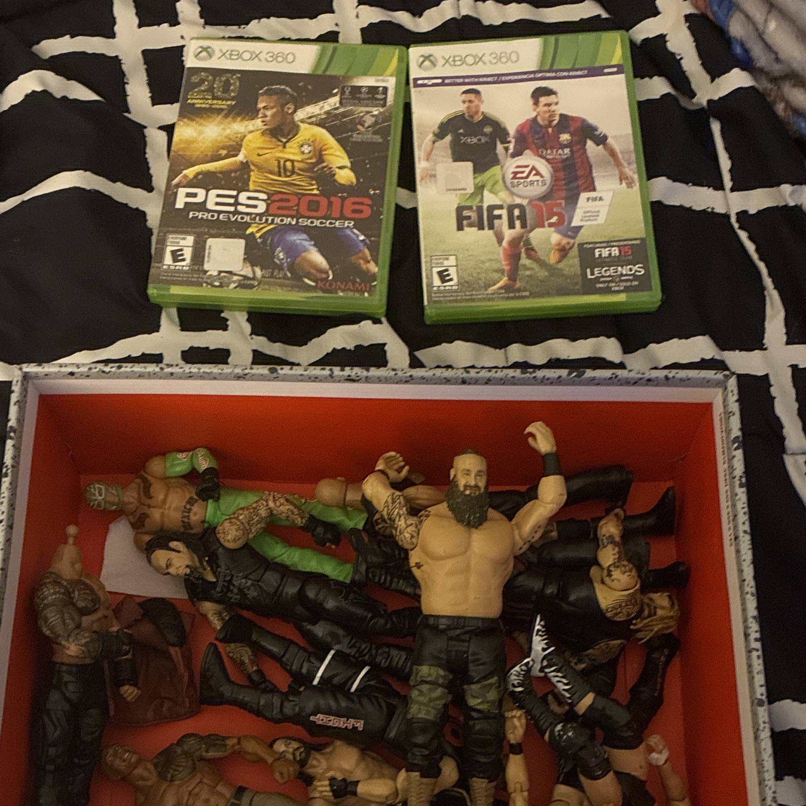 Konami/EA Sports Xbox 360 Lot: PES 2016 Pro Evolution Soccer & FIFA 15 NTSC