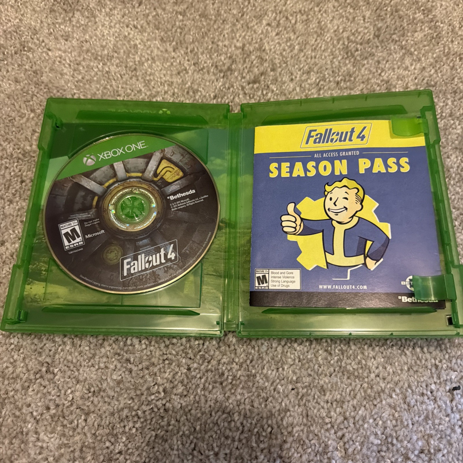 Fallout 4 Microsoft Xbox One, 2015, Vault-Tec Poster, Complete in Box