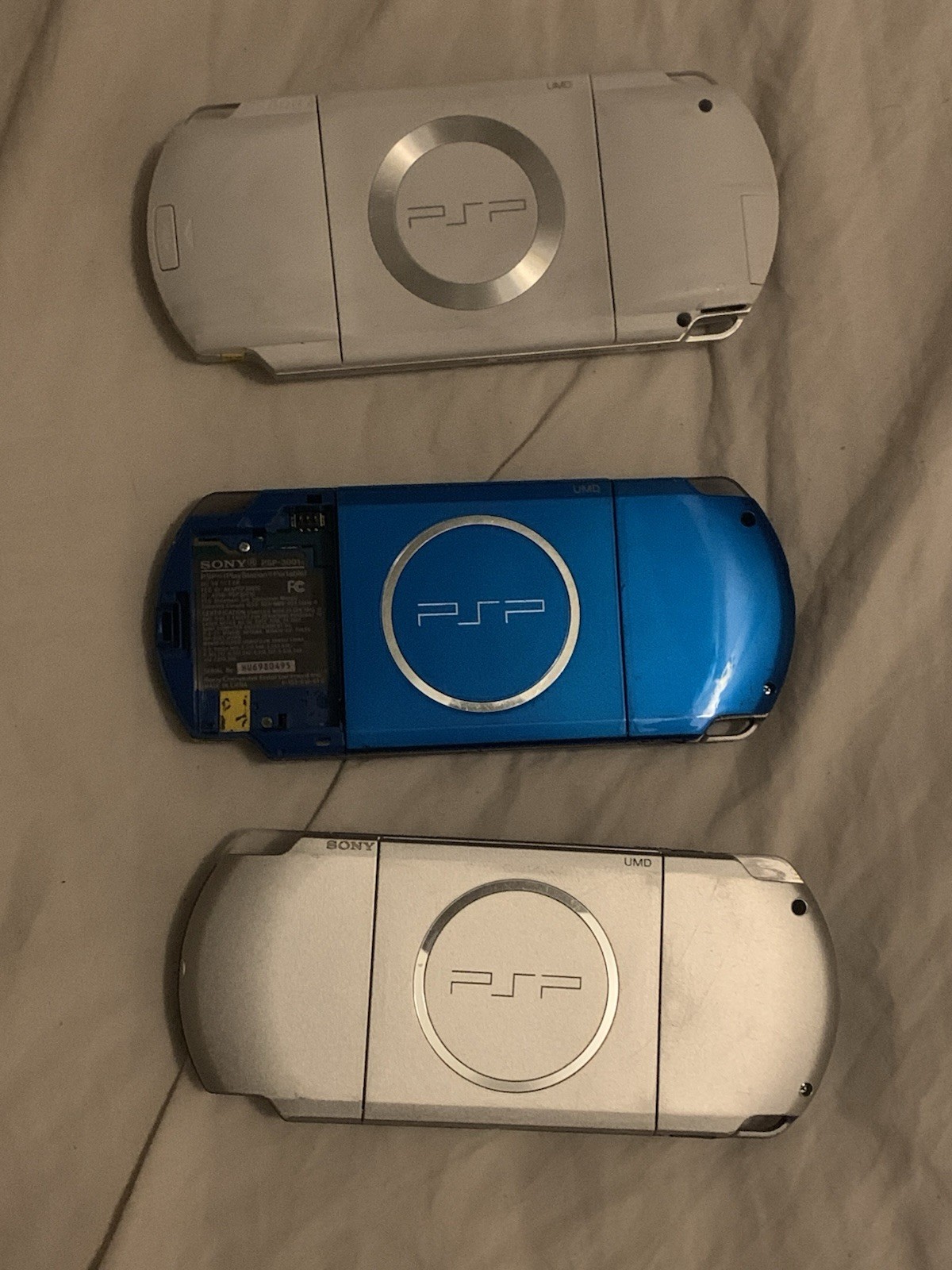 Sony PSP Handheld System Lot of 3 (White/Silver/Blue) and 2 PSP for parts/repair