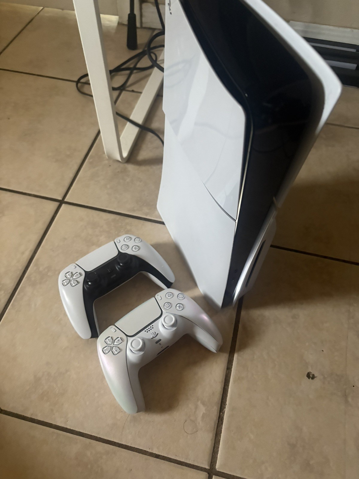Sony Playstation 5 slim disc version 1 TB, 2 controllers *read description*