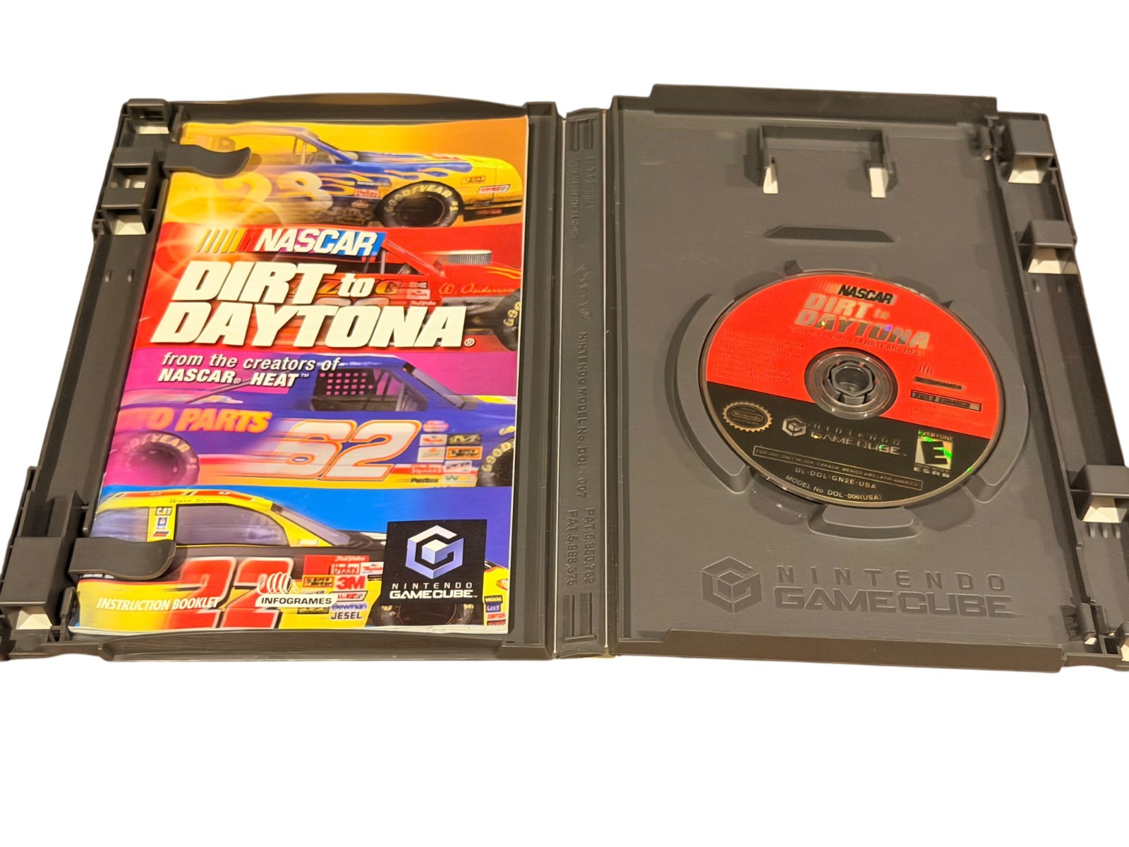 NASCAR: Dirt to Daytona (Nintendo GameCube, 2002) Complete CIB