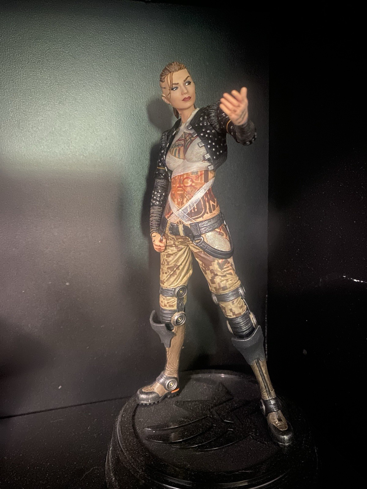 Dark Horse Deluxe Mass Effect Jack Figure