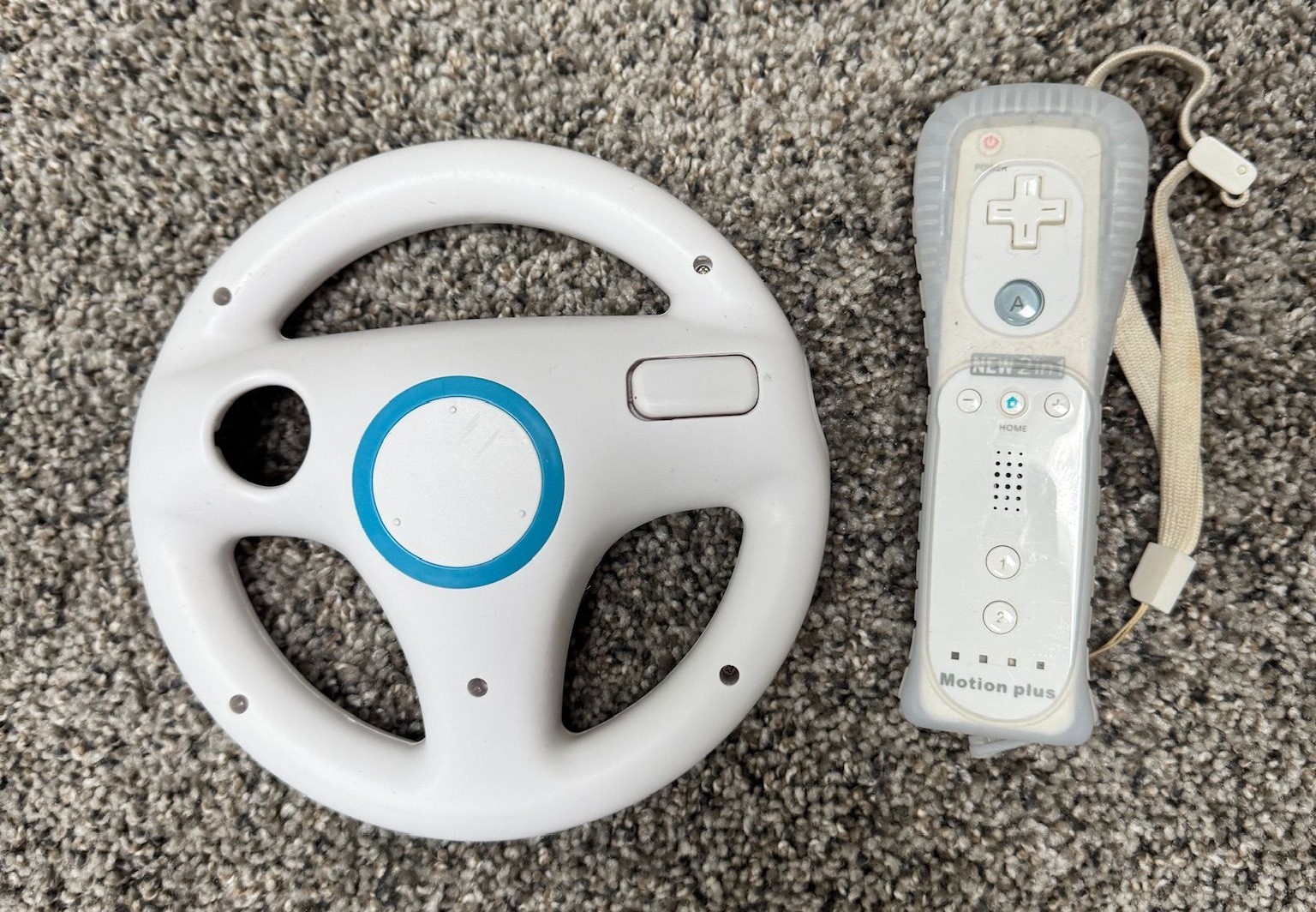 Nintendo Wii U GamePad Bundle OEM Charger Sensor Bar Controllers