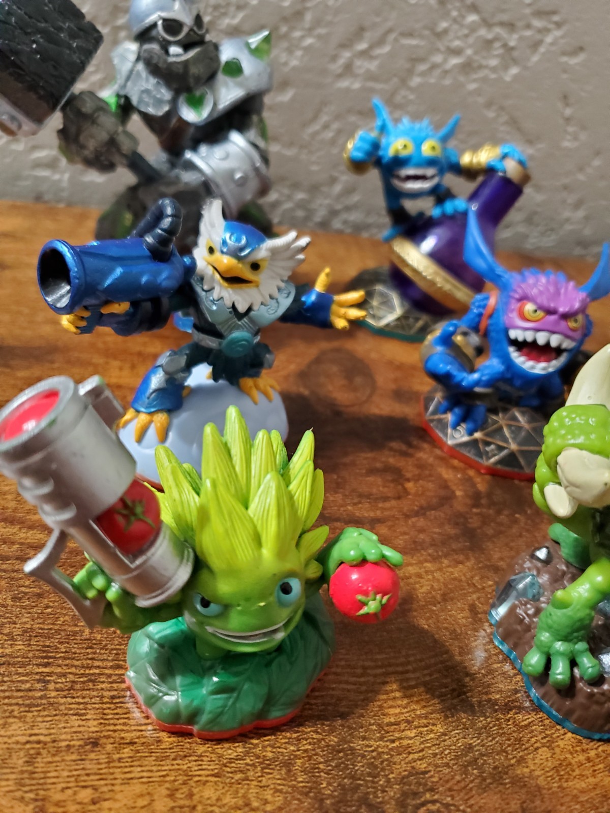 Skylanders Lot of 6 Pop Fizz Slobber Tooth Crusher Food Fight Blue Eagle Guzzle