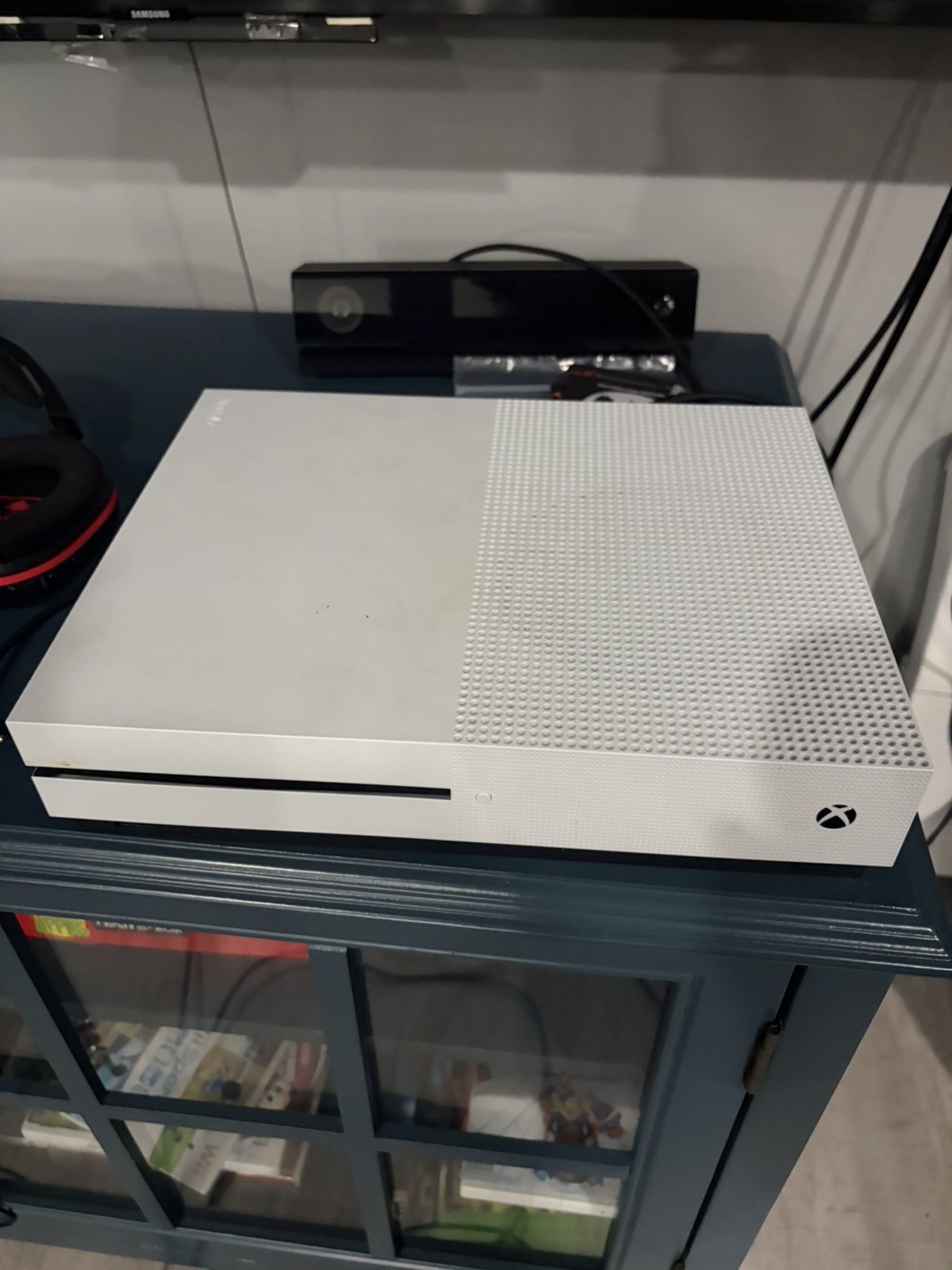 Microsoft Xbox One S 500GB 4K UHD White Console w/ White Controller HDMI Cable