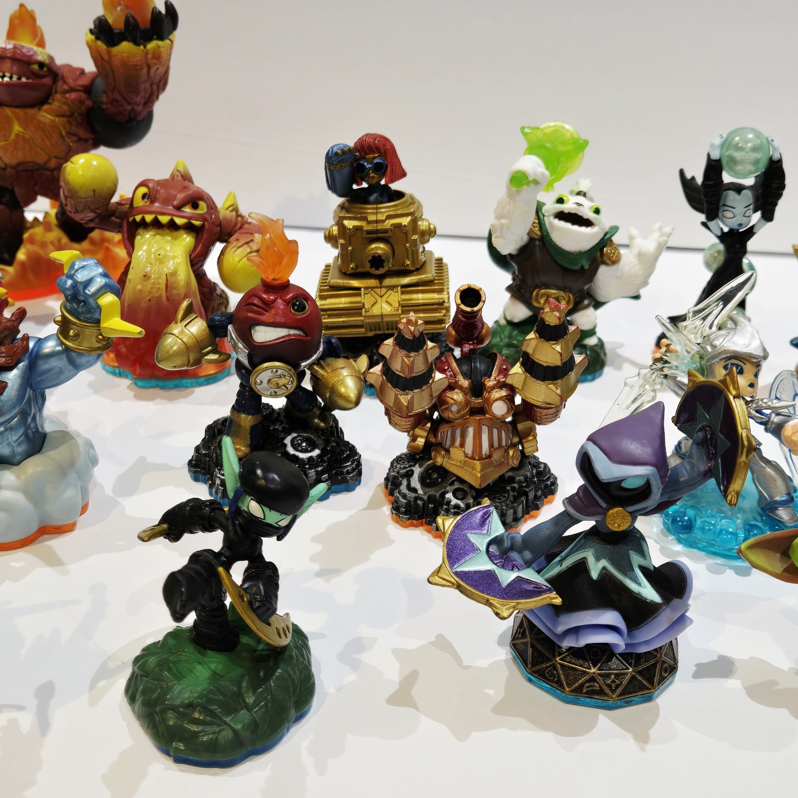Skylanders Spyro’s Adventure & Giants Variety Lot Of 24 Figures Orange Blue Base