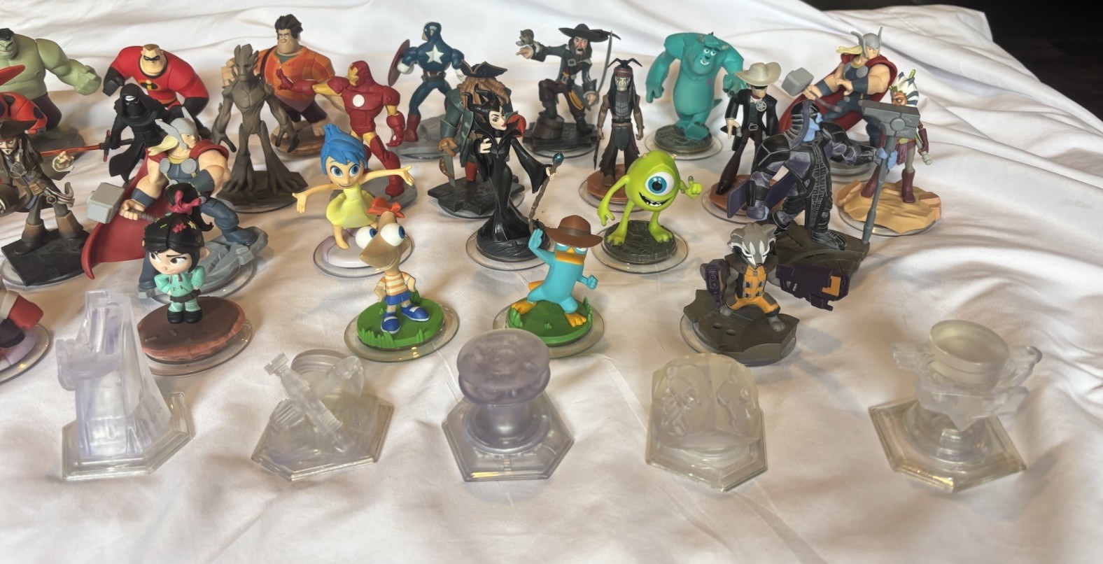 Disney Infinity Lot Of 38 Star Wars Pirates Incredibles Frozen Monsters Inc Big