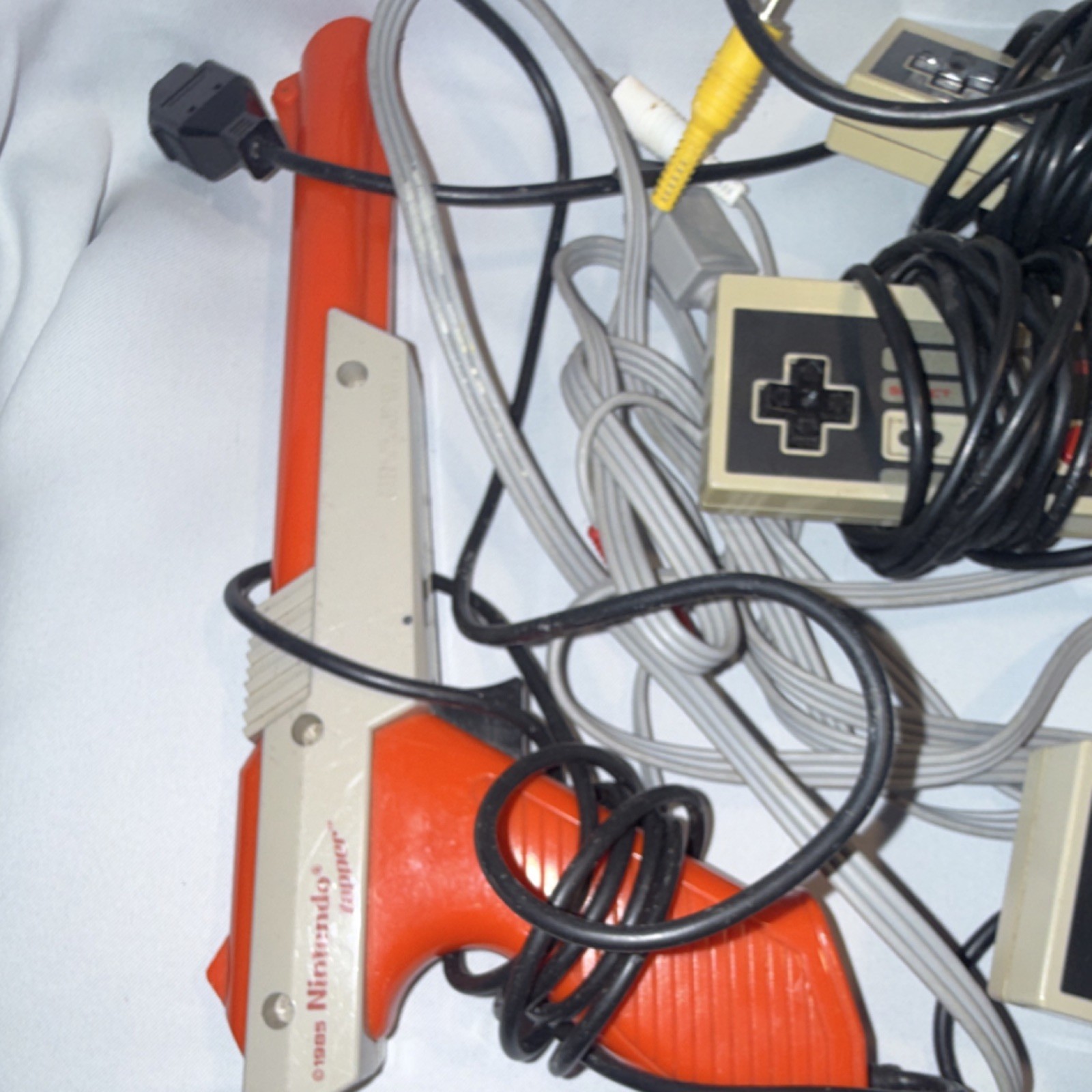Nintendo NES Controllers & Zapper Light Gun Wired 8ft Cable Gray Red Black