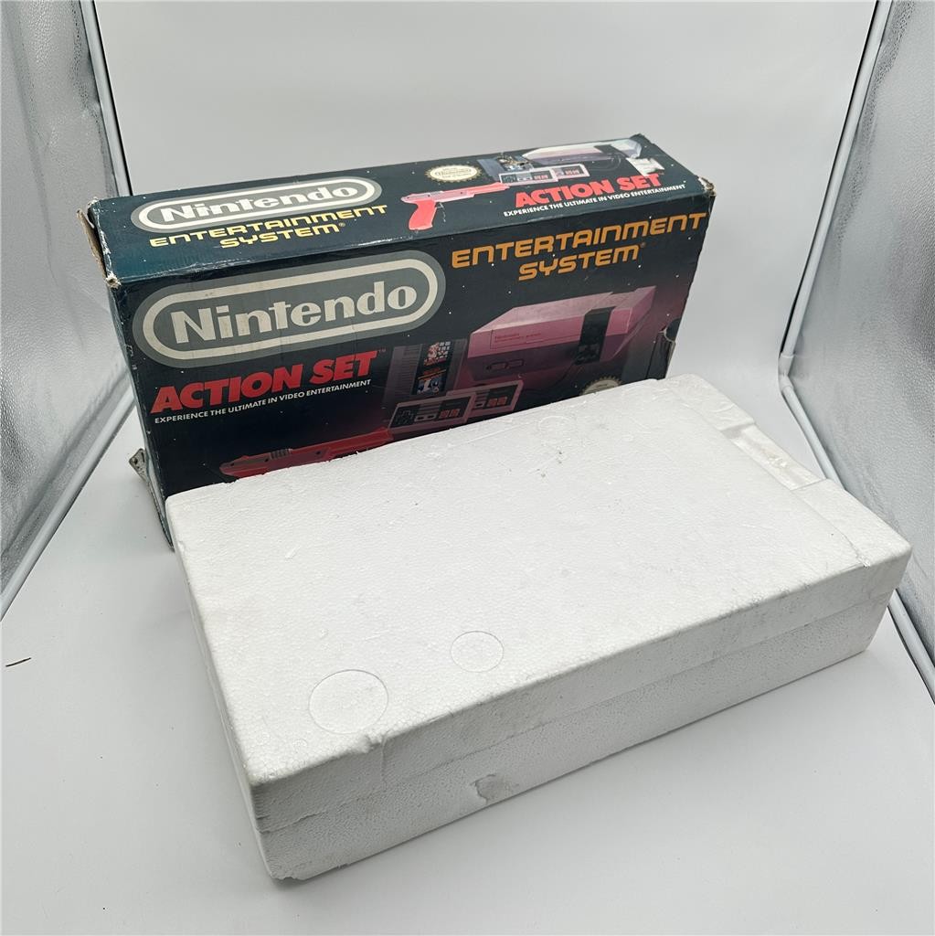 Nintendo NES Action Set w/ Control Deck, Controllers, Zap Gun & Box Untested