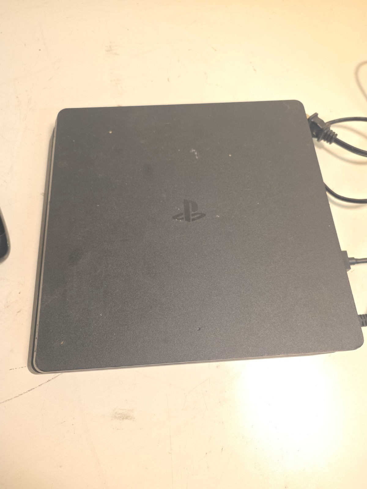 Sony PlayStation 4 PS4 Slim Console CUH-2215B 1TB + Controller & Cables – Works
