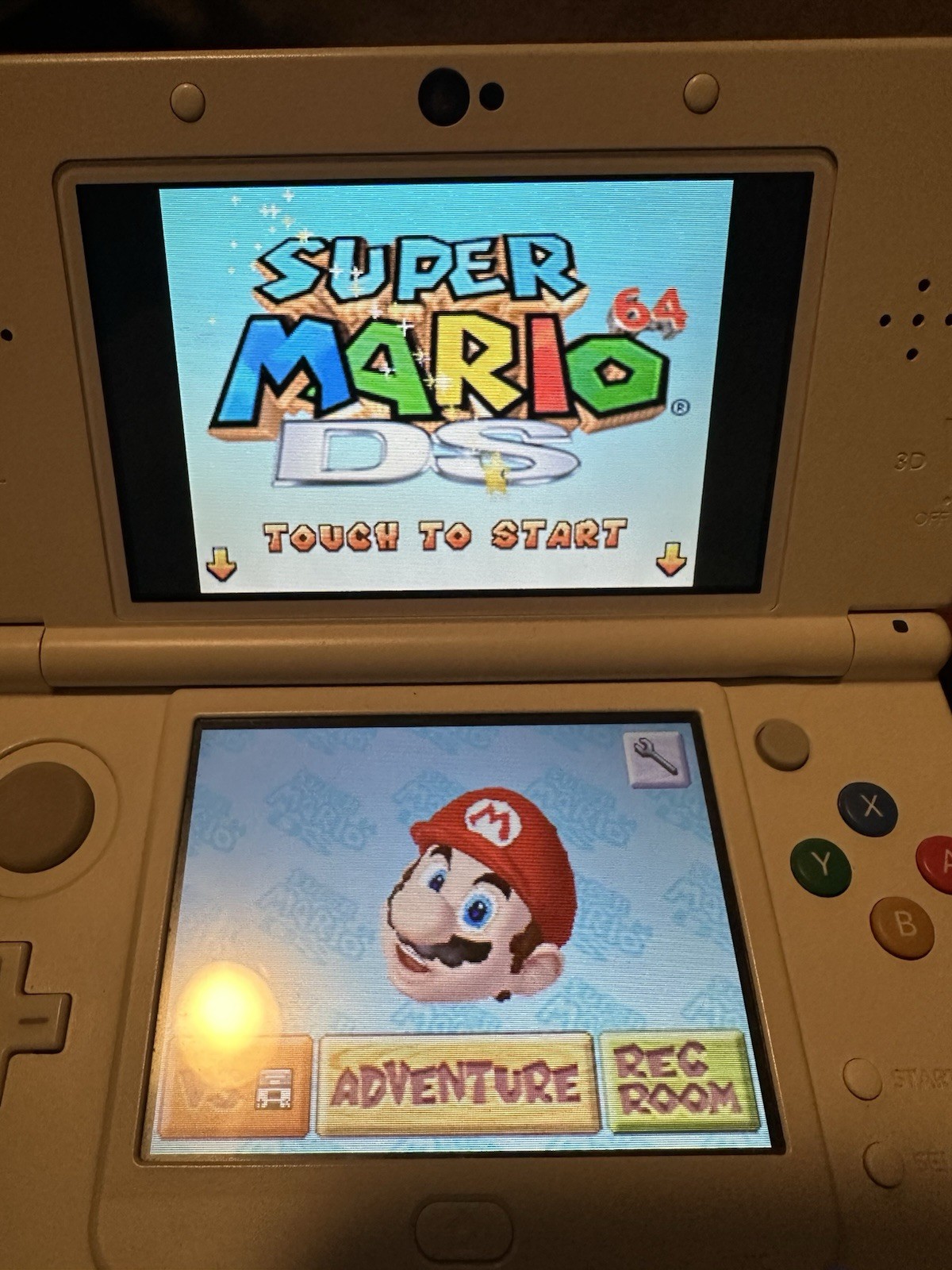“New” Nintendo 3DS Super Mario White Edition + Games