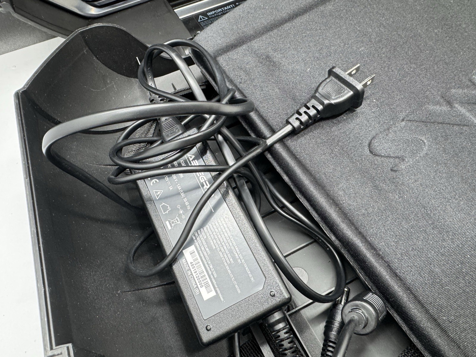 GAEMS G190 Vanguard Portable Gaming Case 19″ Monitor with Power and HDMI Cables