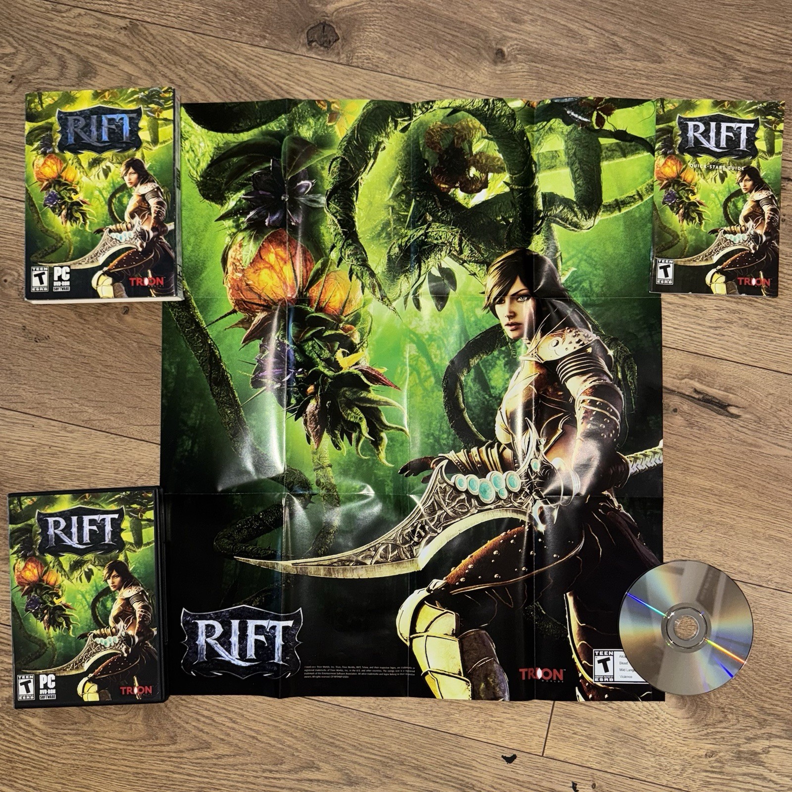RIFT PC Big Box Complete Map Manual Disc Trion Worlds MMO Game Collector