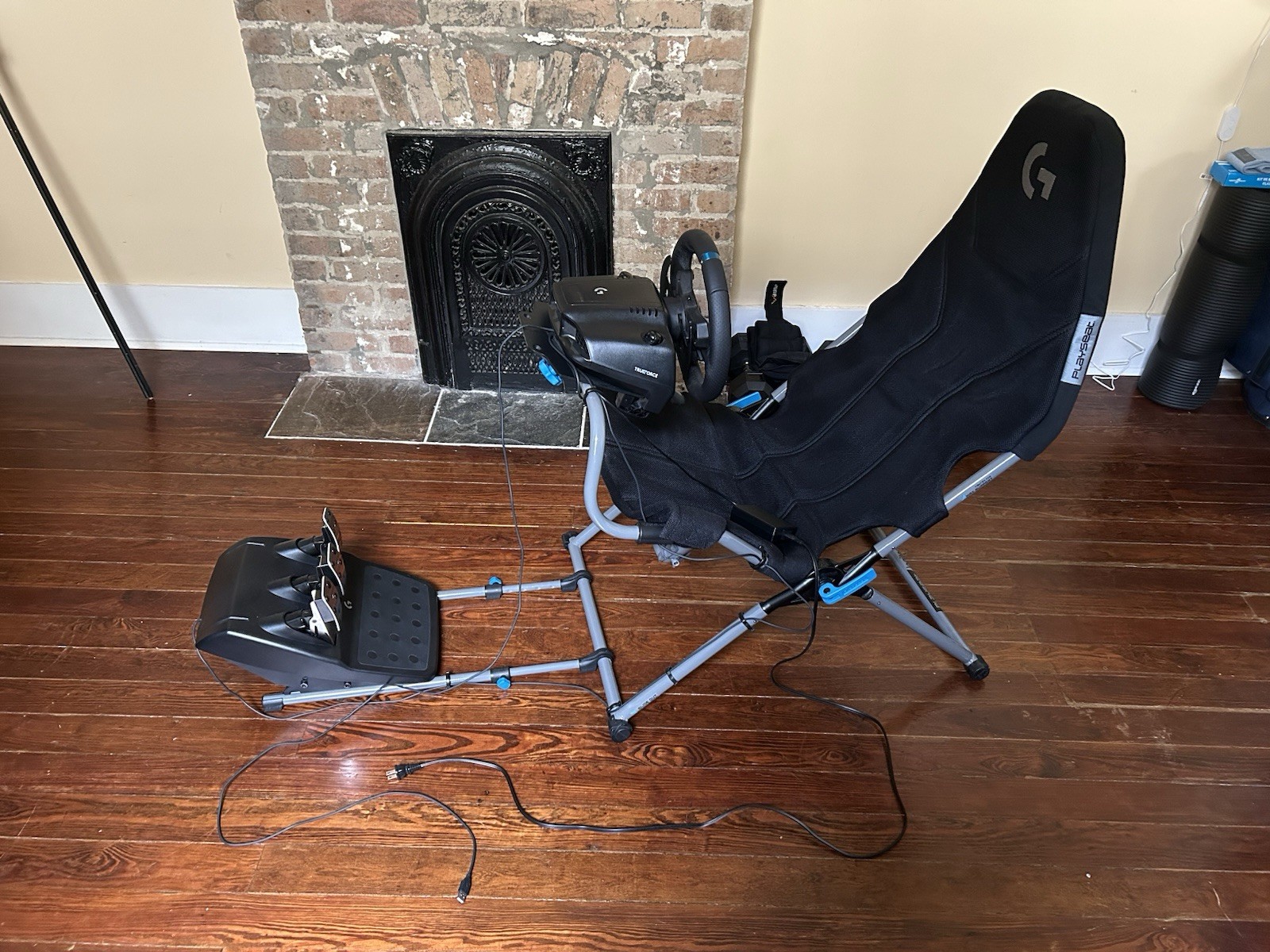 Logitech G923 TRUEFORCE PS5 PS4 PC Wheel & Pedals +Playseat ChallengeX LogitechG