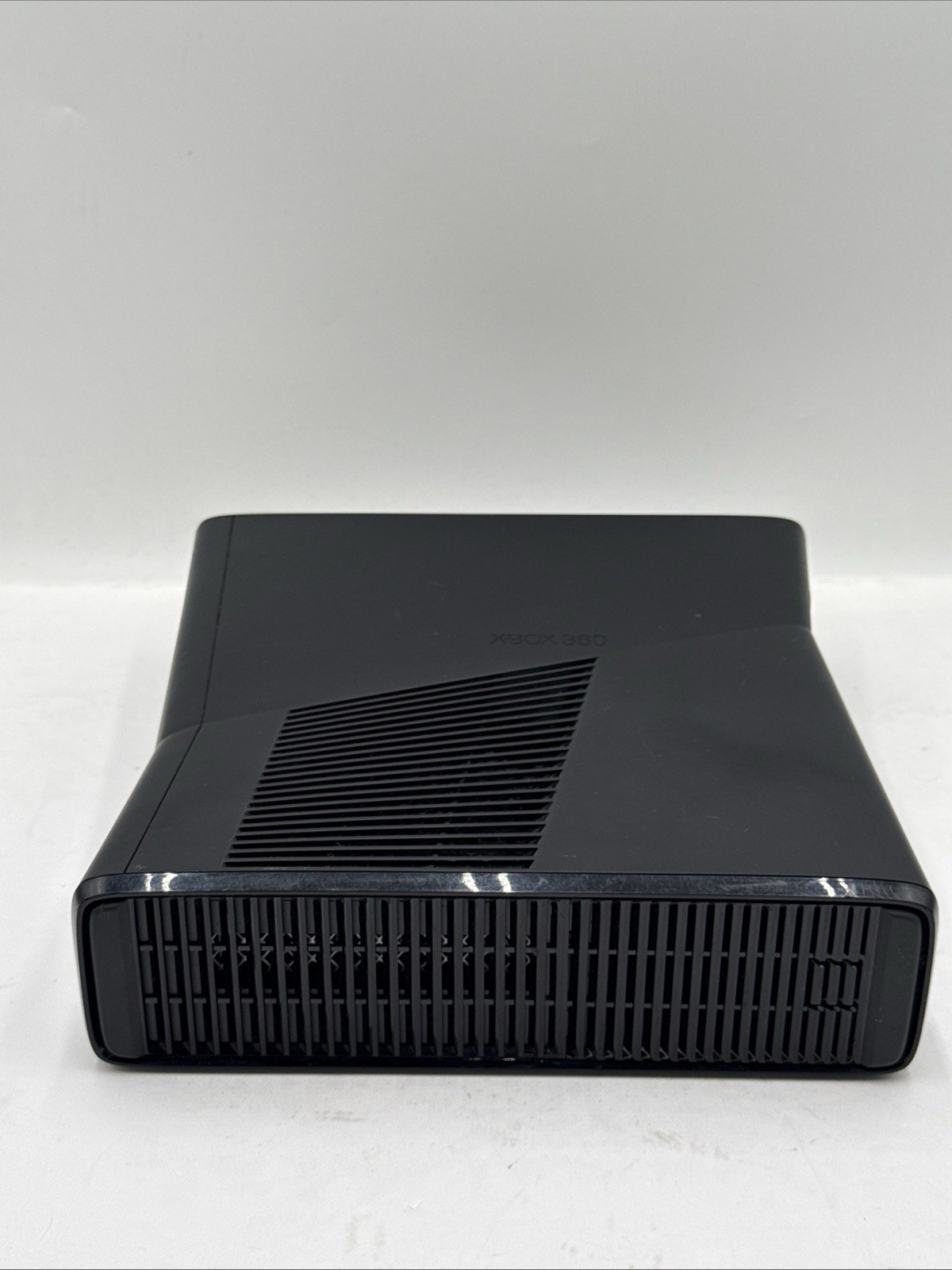 Microsoft Xbox 360 Slim Console Model 1439 4GB + Controller & Cables – Working