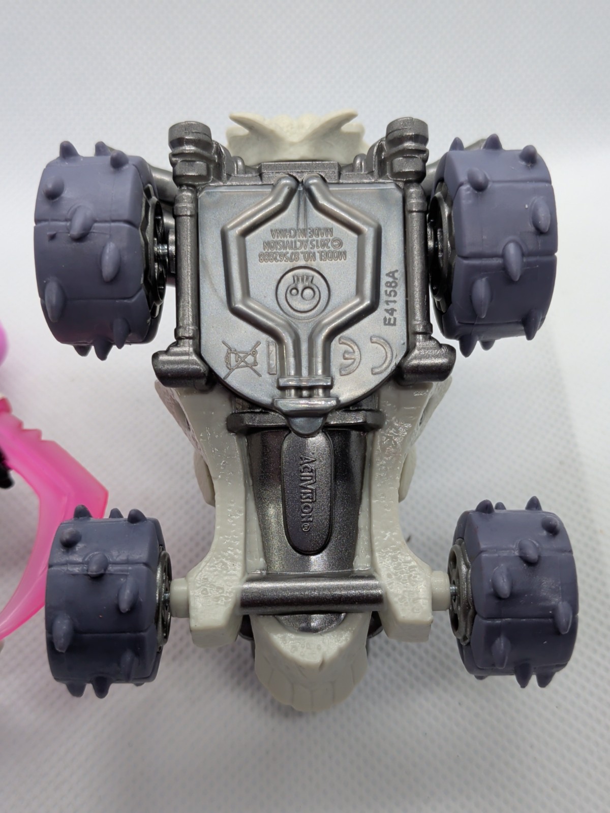 Skylanders Superchargers Bone Bash Roller Brawl Figure & Tomb Buggy Vehicle Set