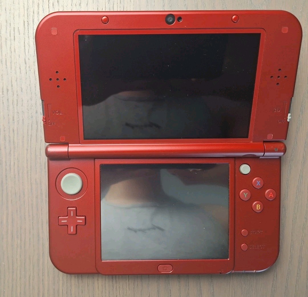 New Nintendo 3DS XL Metallic Red Charger + 32GB SD Card | Region Free