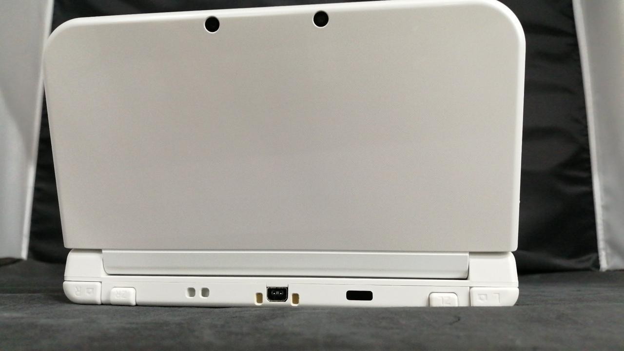 New Nintendo 3DS XL (LL) RED-001 Original Box with Accessories A2469