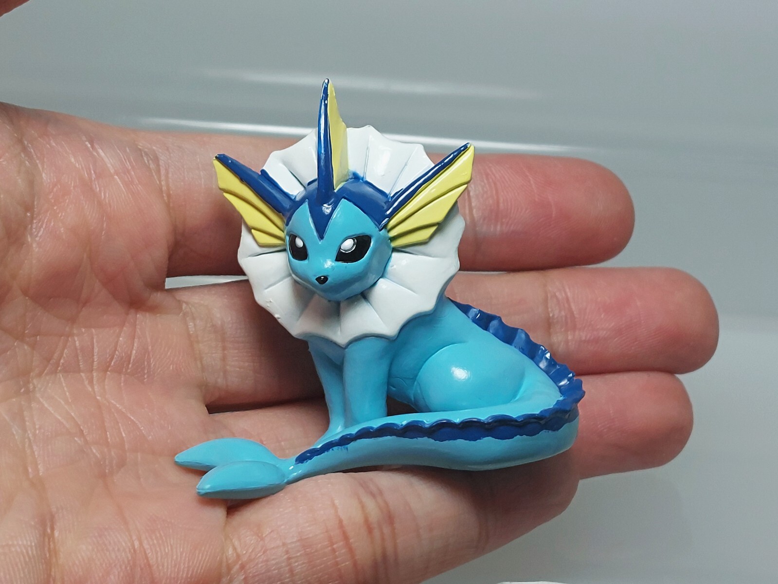Vaporeon Showers (New Color ver) Pokemon Monster Collection Figure Tomy 1.8in