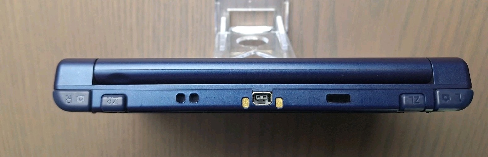 New Nintendo 3DS XL Metallic Blue Charger + 32GB SD Card | Region Free
