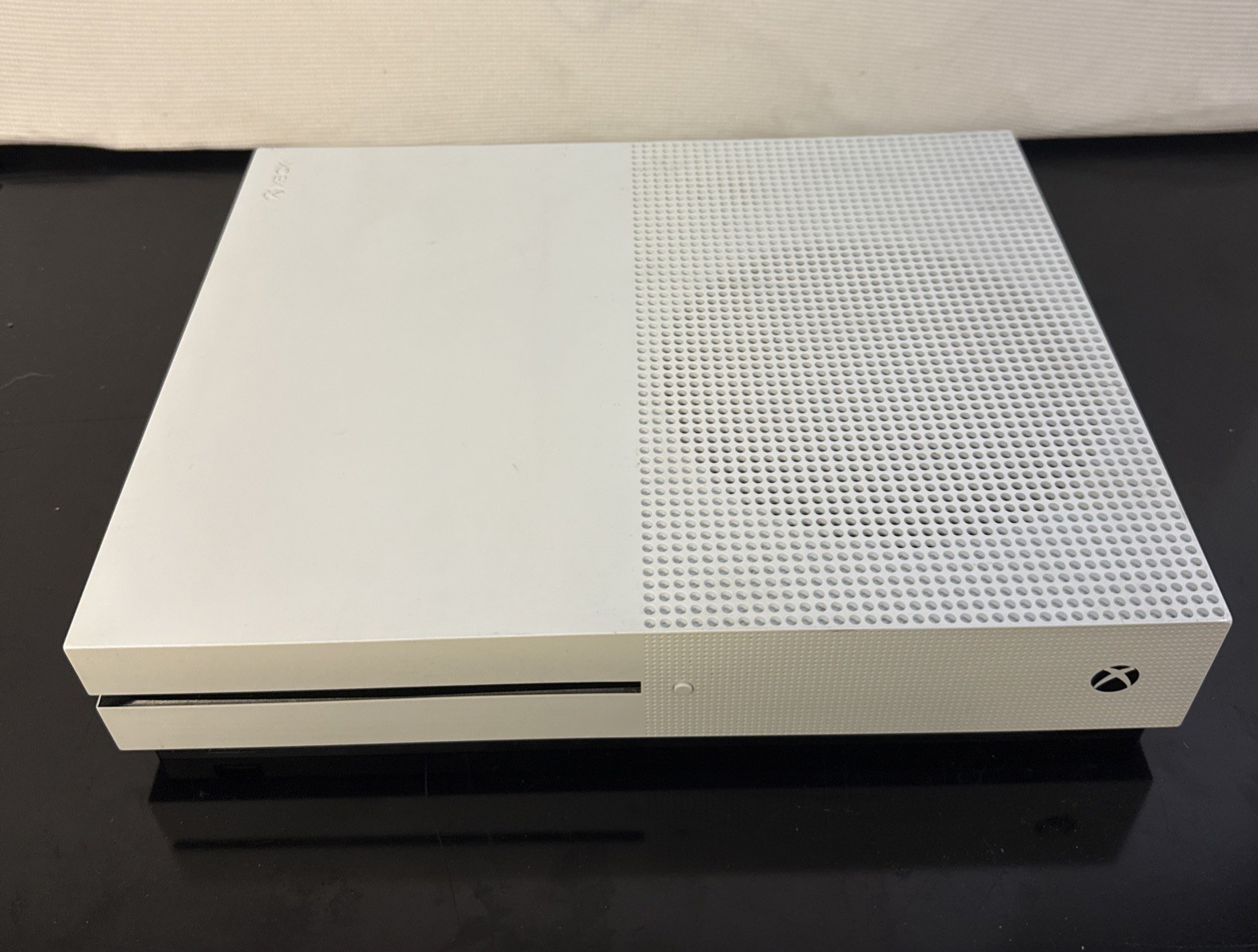 Microsoft Xbox One S Tested – No Power Cord