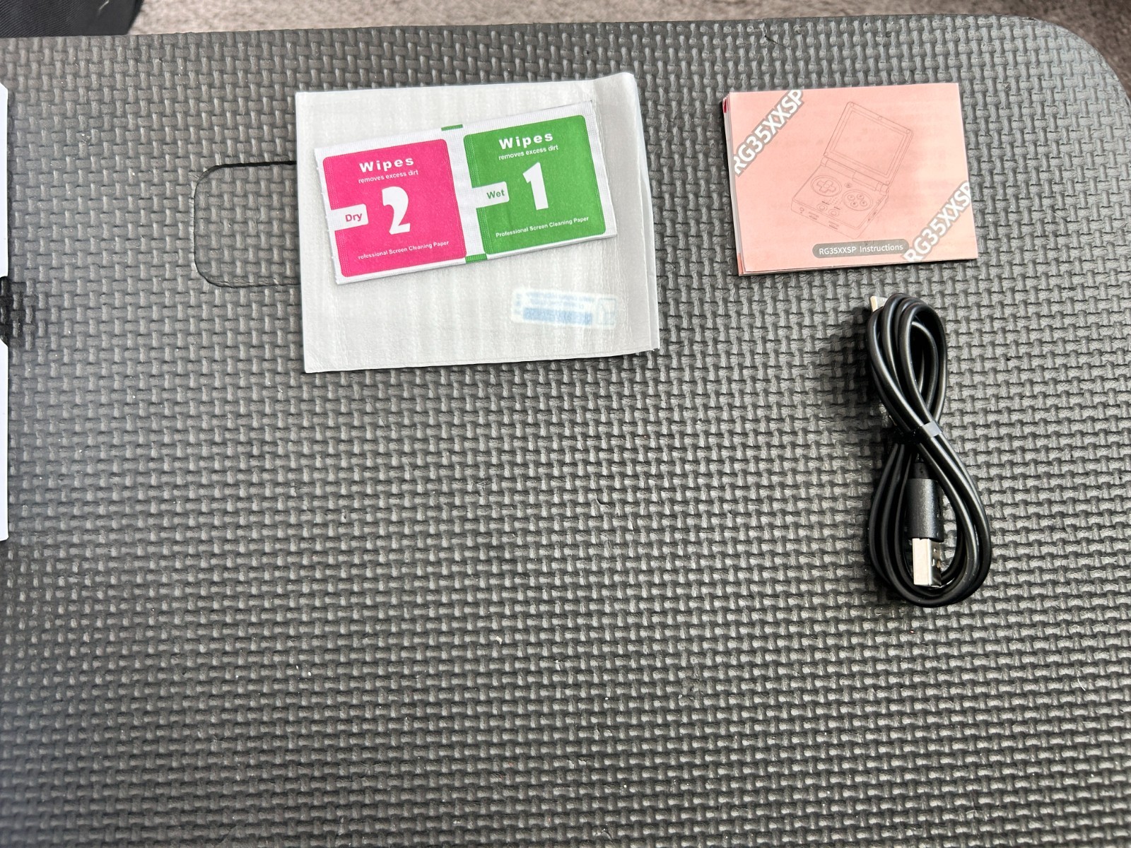 ANBERNIC RG35XX SP (TRANSPARENT GREEN) KNULLI 2 OS (64GB GAME CARD) (GXRG)