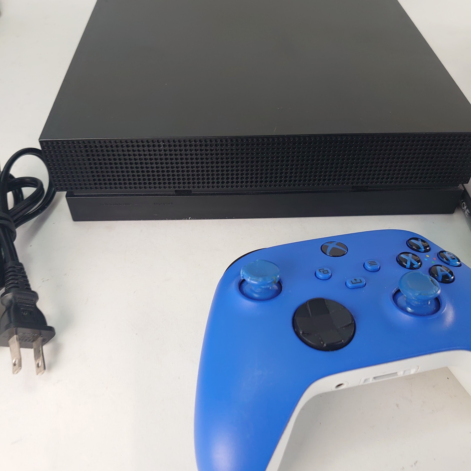 Microsoft Xbox One X 1TB Console Gaming System Black 1787 W/ Controller 1 Game