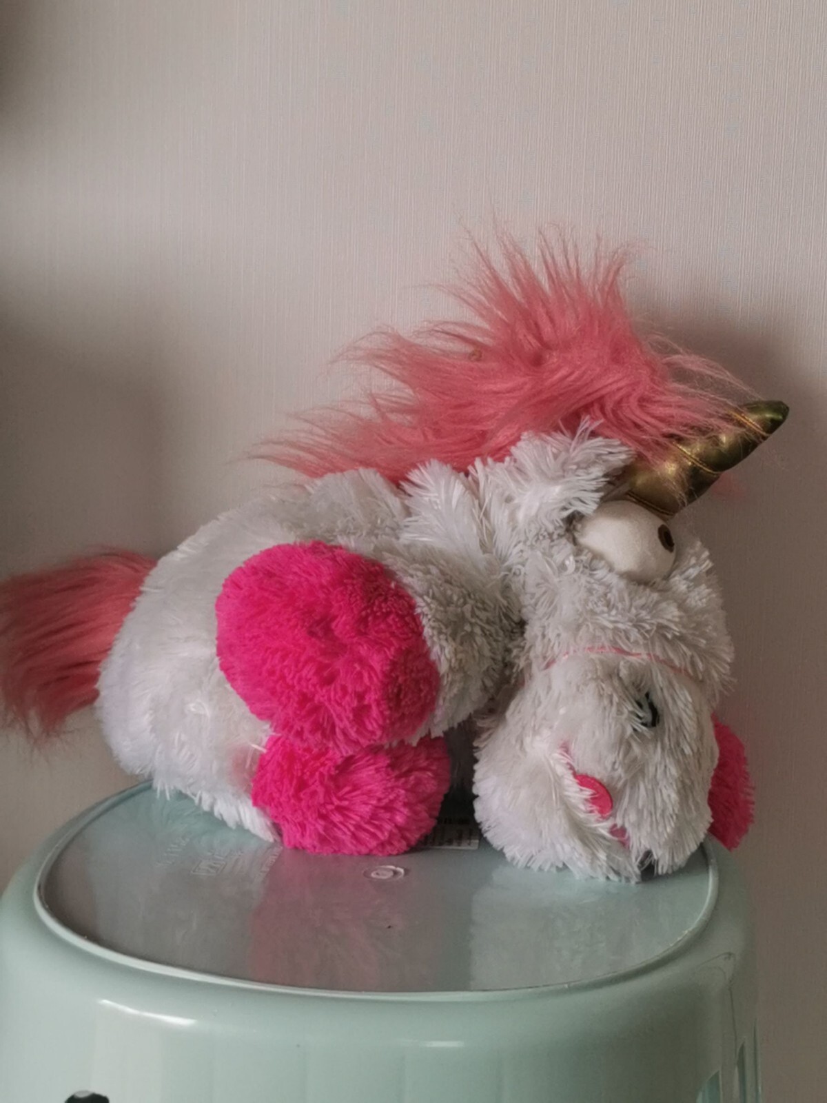 Fluffy Unicorn Minion Universal Singapore Studios Minion Plush J1