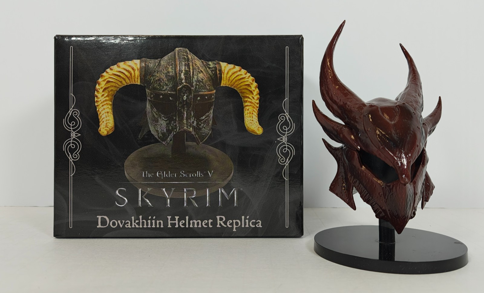 Lootcrate Replica Skyrim Decor Helmets Dovakhiin and Daedrik