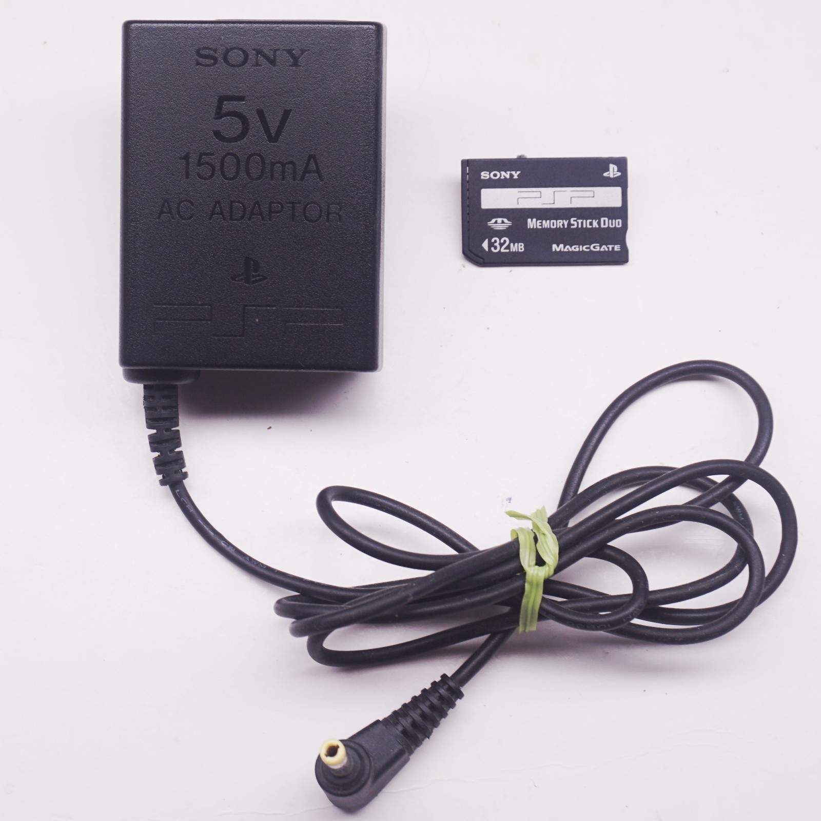 Sony Official OEM PSP Adapter 5v AC Adaptor + Memory Card Stick Pro Duo 32mb Set