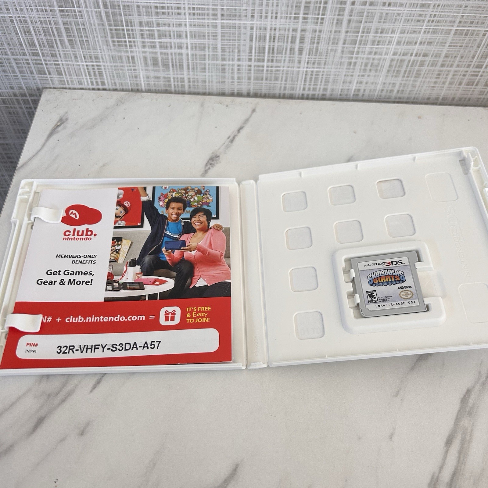 Skylanders Giants Nintendo 3DS Game & Booklet 2012 Not Tested Age 7+ Everyone UU