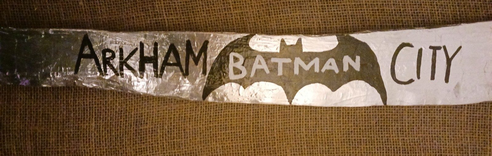 BATMAN ARKHAM CITY – Ra’s Al Ghul Sword Wall Decoration With Game Title On Blade