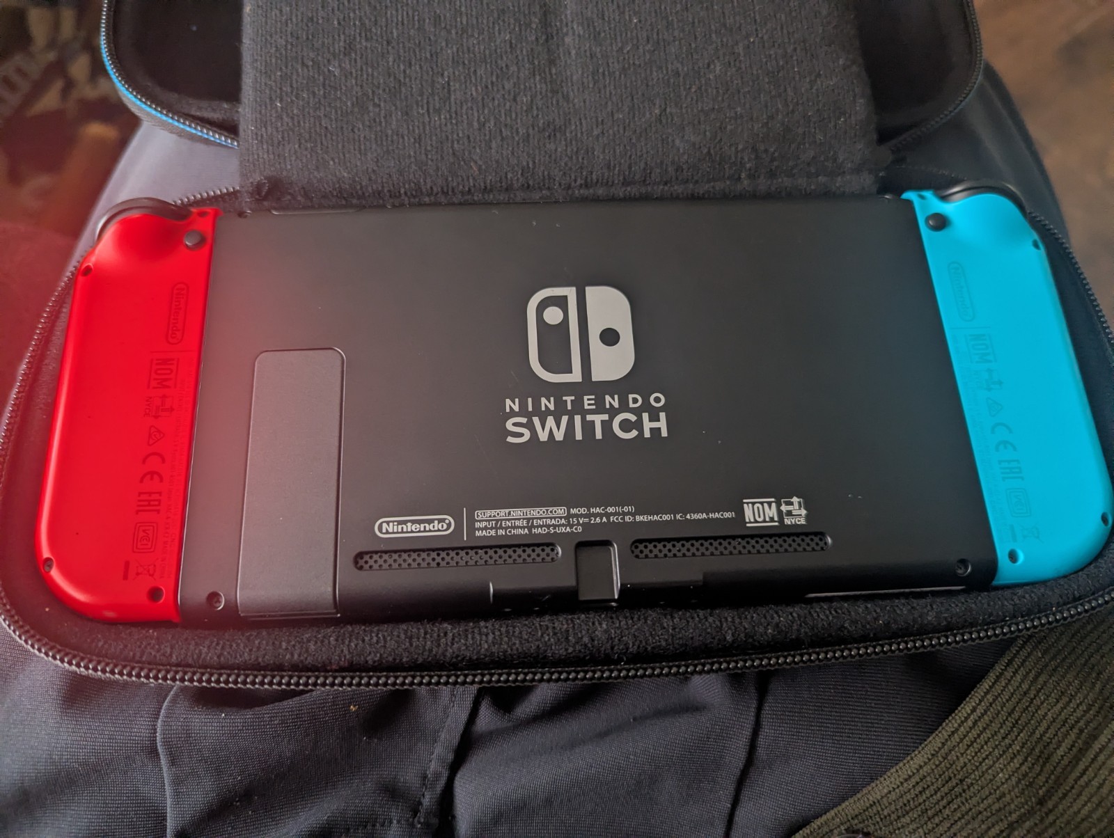 Nintendo Switch Console Red & Blue Joy-Con Controllers Wi-Fi Capability