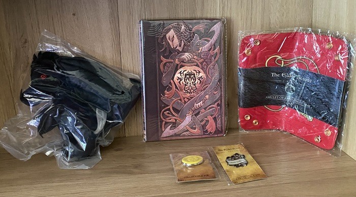 Loot Crate The Elder Scrolls items – Plush, Journal, Tray & Pins (Excl.) 5 PC